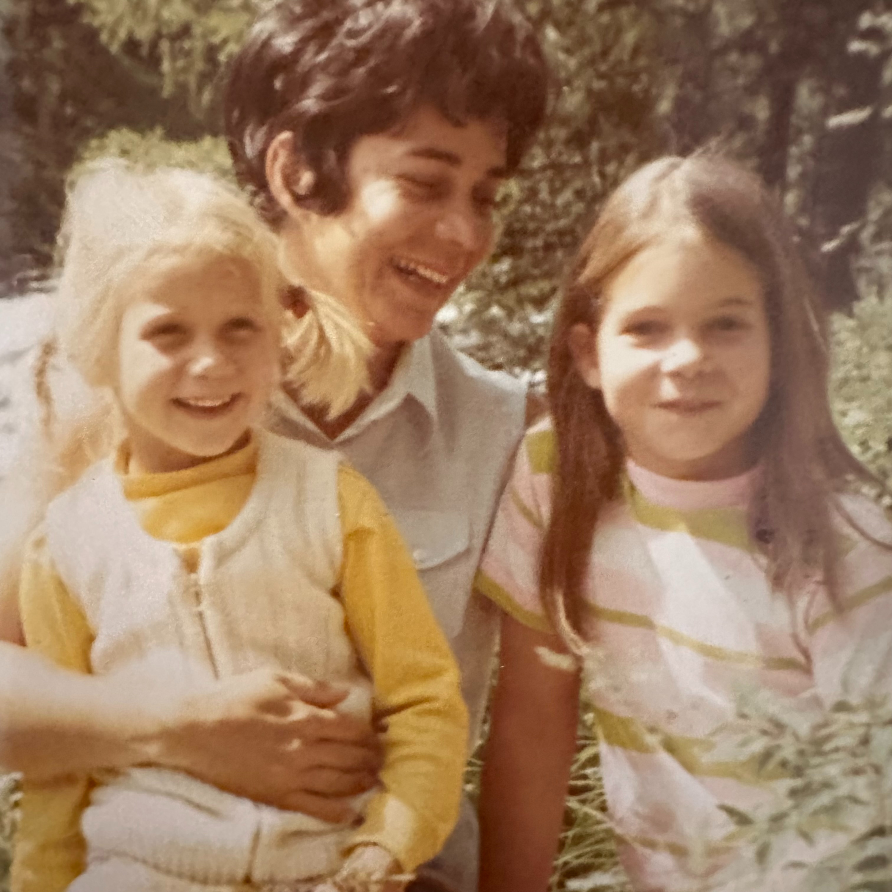 2 Sisters - 24 Books: Double the perspectives, double the bookish fun