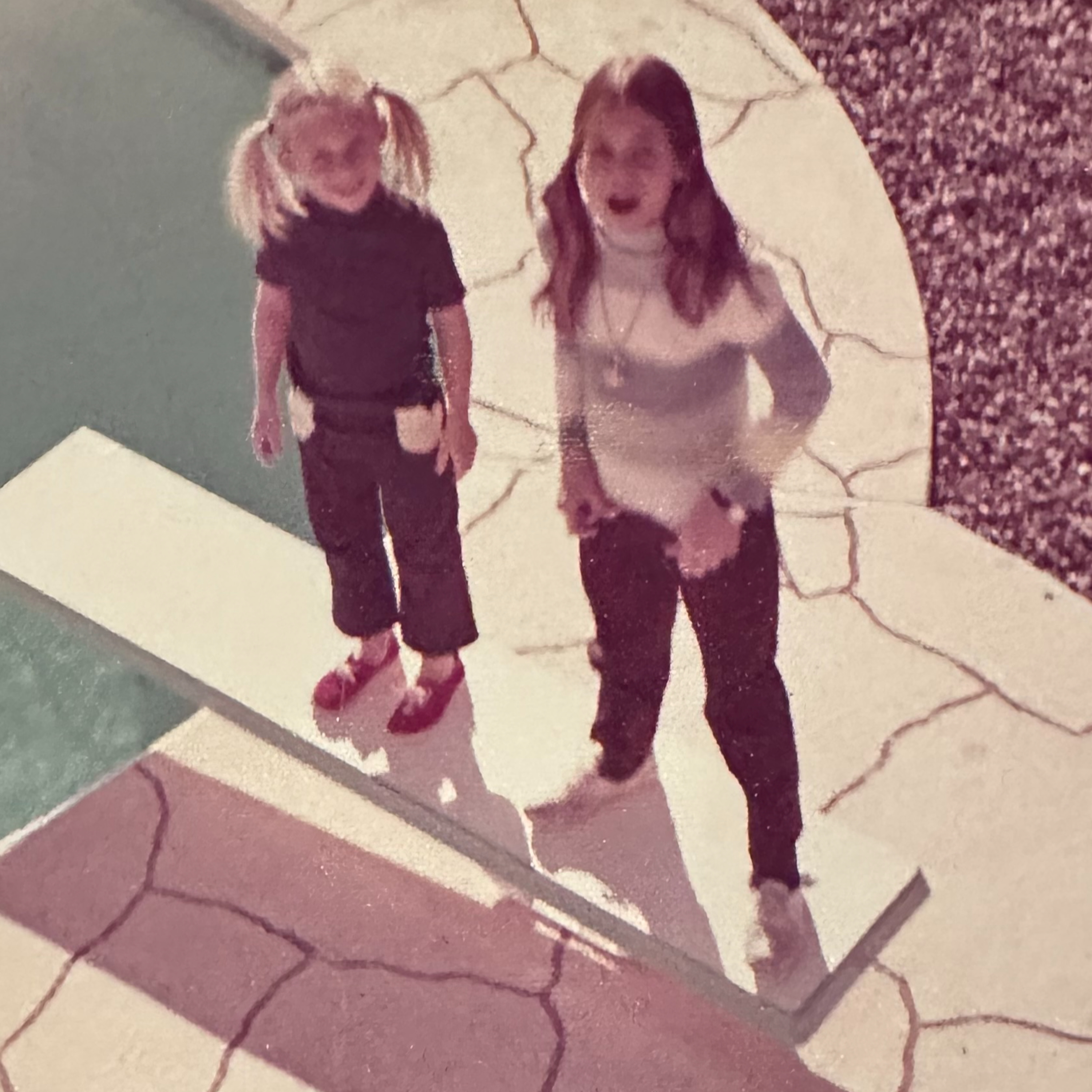 2 Sisters - 24 Books: Double the perspectives, double the bookish fun