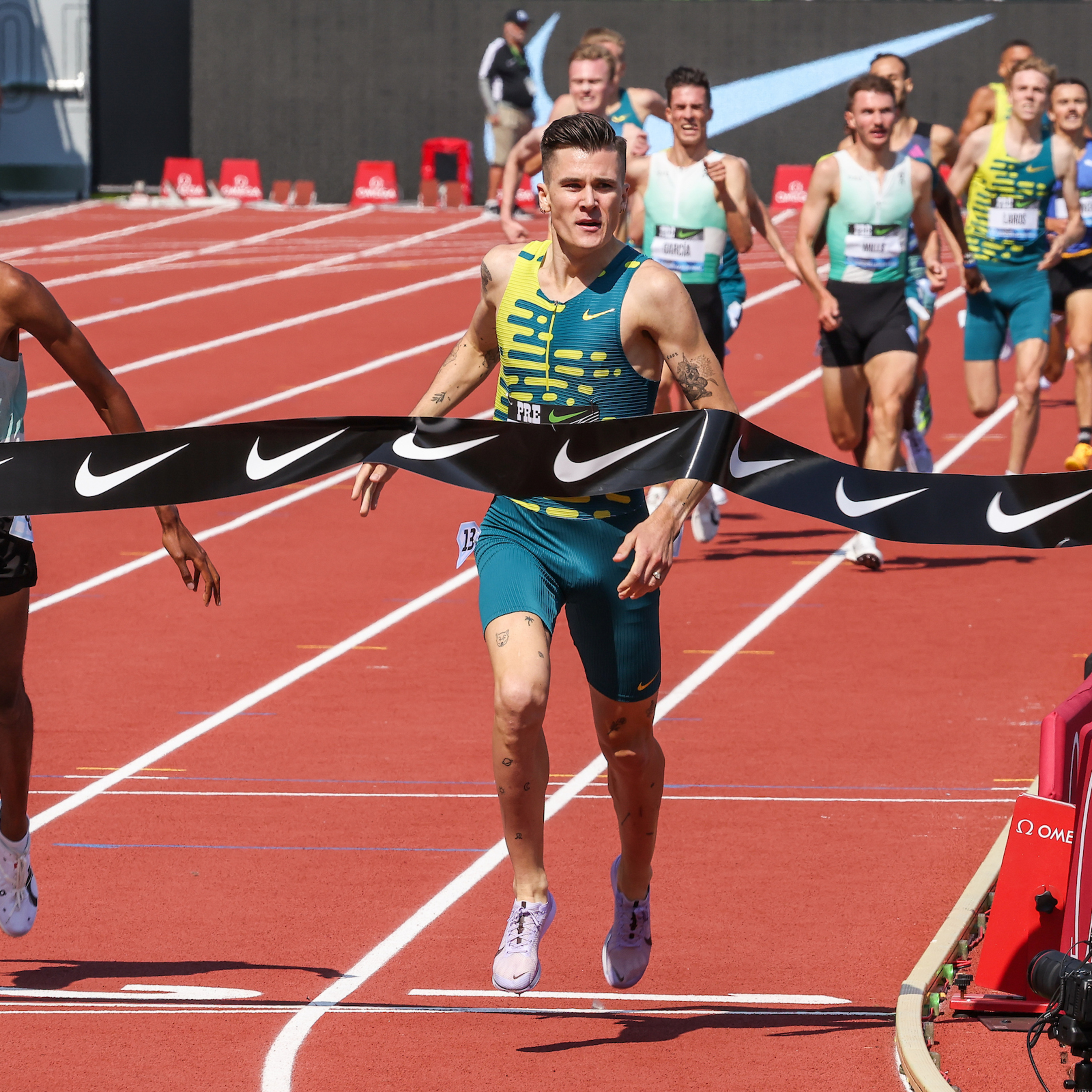 Jakob Ingebrigtsen Sets Two World Records in Lievin episode artwork