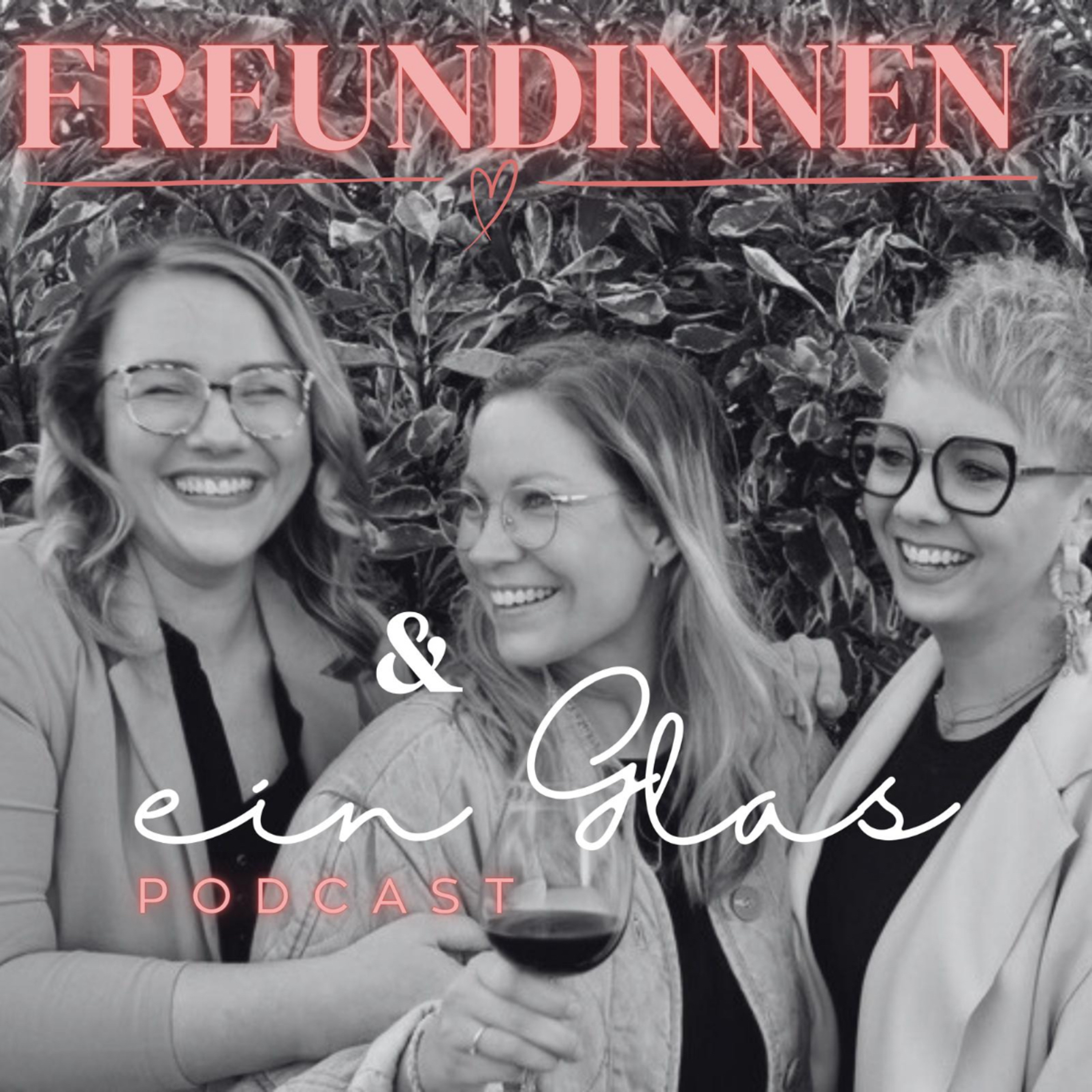 Freundinnen und ein Glas