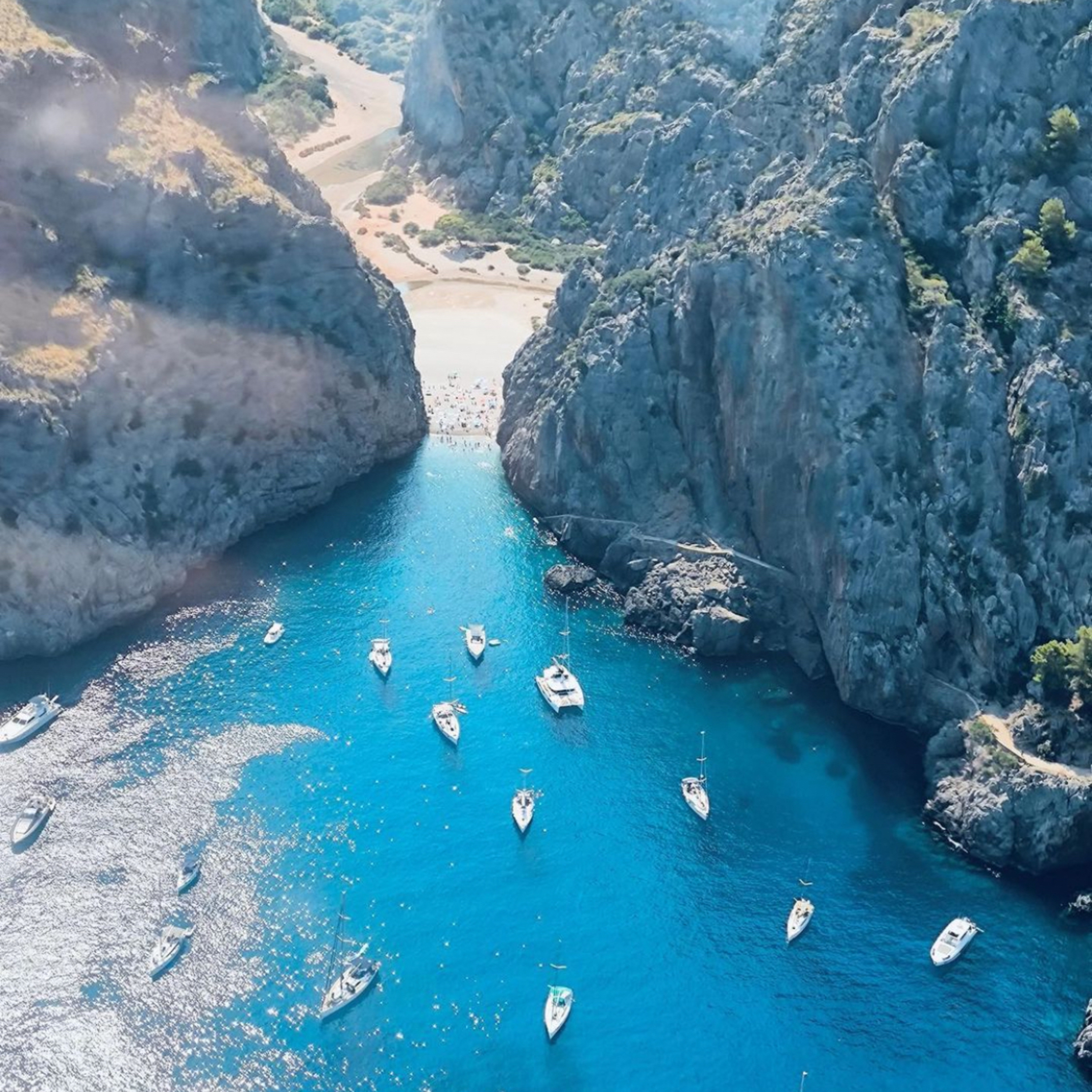 Sa Calobra: The Serpentine Road That Will Make You Believe in Miracles. episode artwork