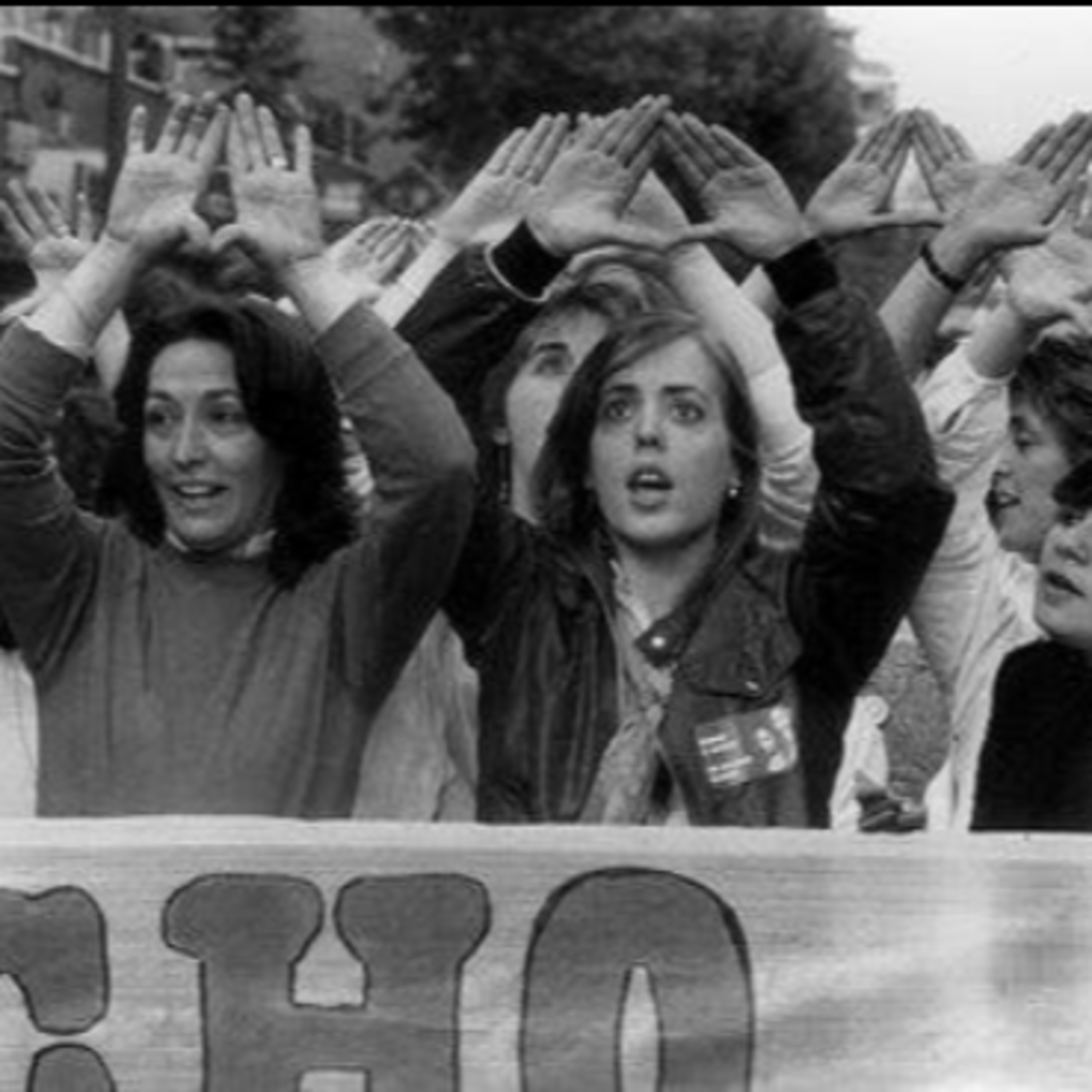 Episodio 107. Voces sin corona Las hijas de la democracia: mujeres entre la herencia y la libertad Vivir, trabajar y elegir en España desde 1975 hasta nuestros días. episode artwork