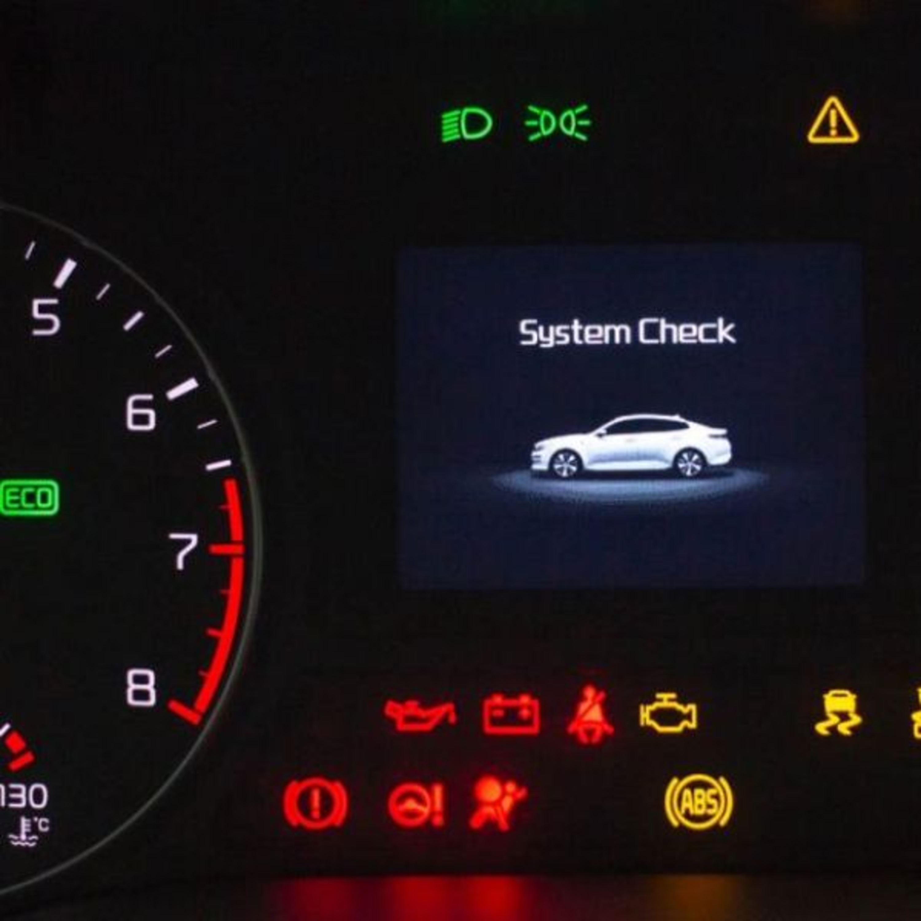 Tổng hợp các đèn báo lỗi ô tô và ý nghĩa của từng loại đèn