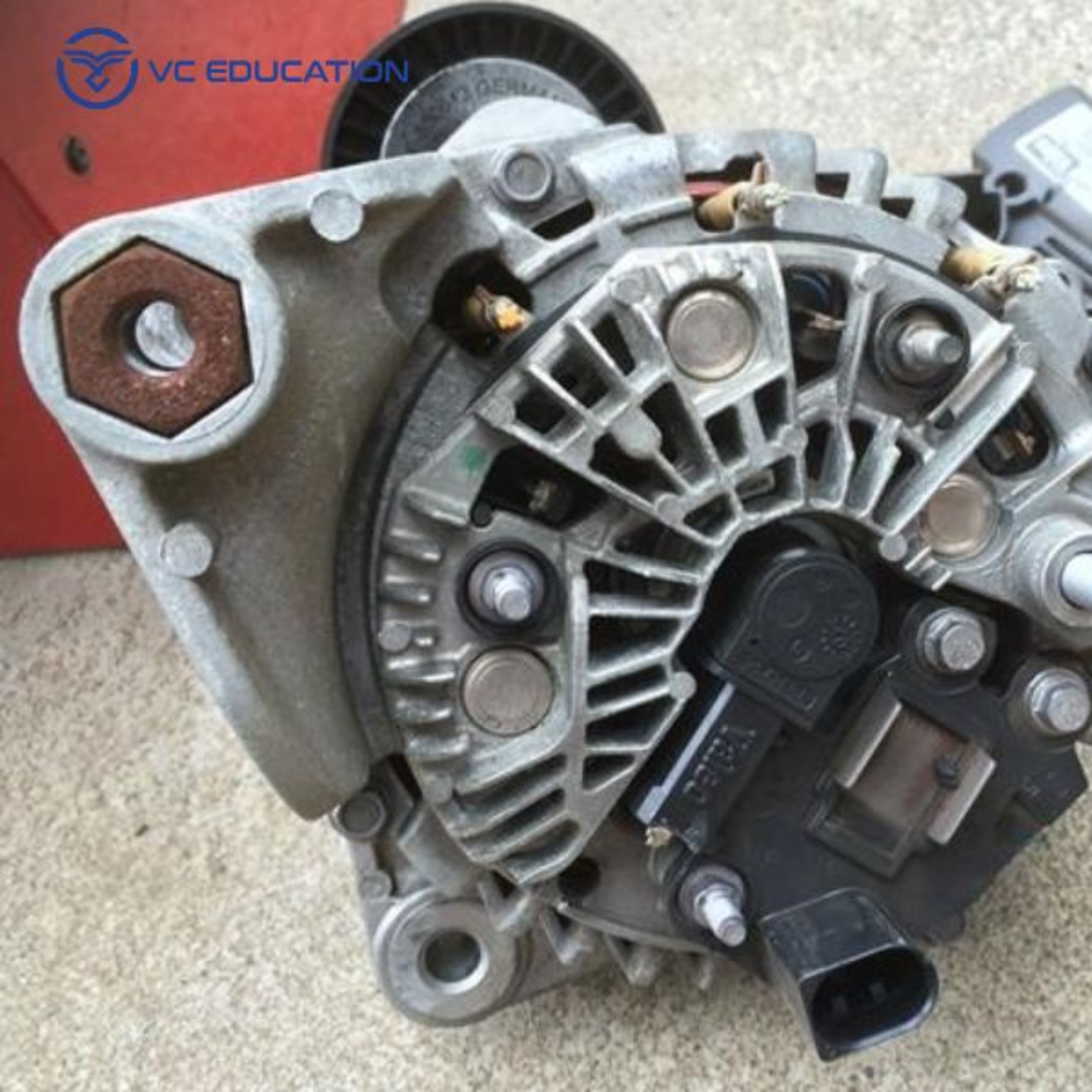 Tiết chế máy phát điện ô tô là gì? Cấu tạo và nguyên lý