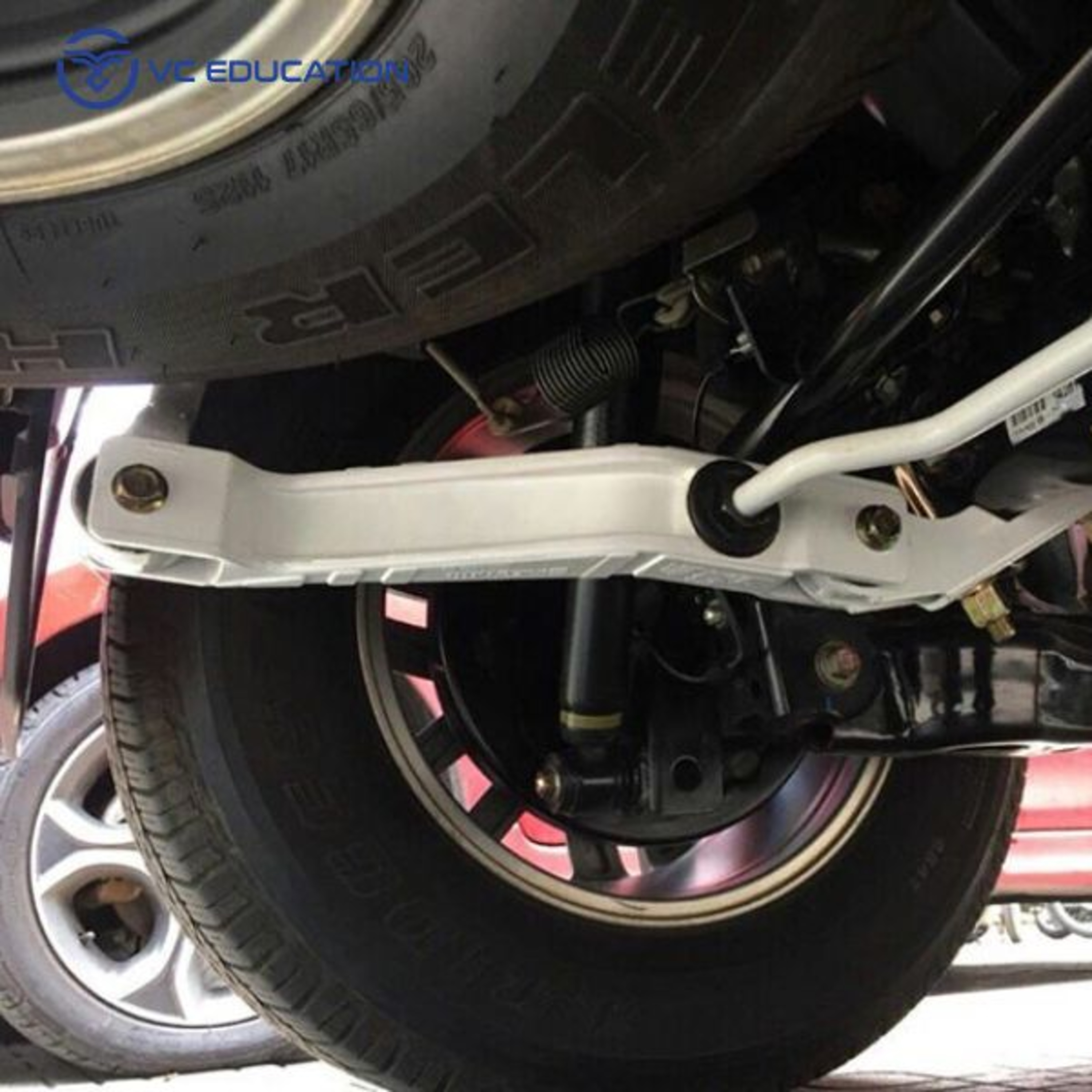 Thanh giằng ô tô là gì? Vai trò, công dụng của hệ thống treo