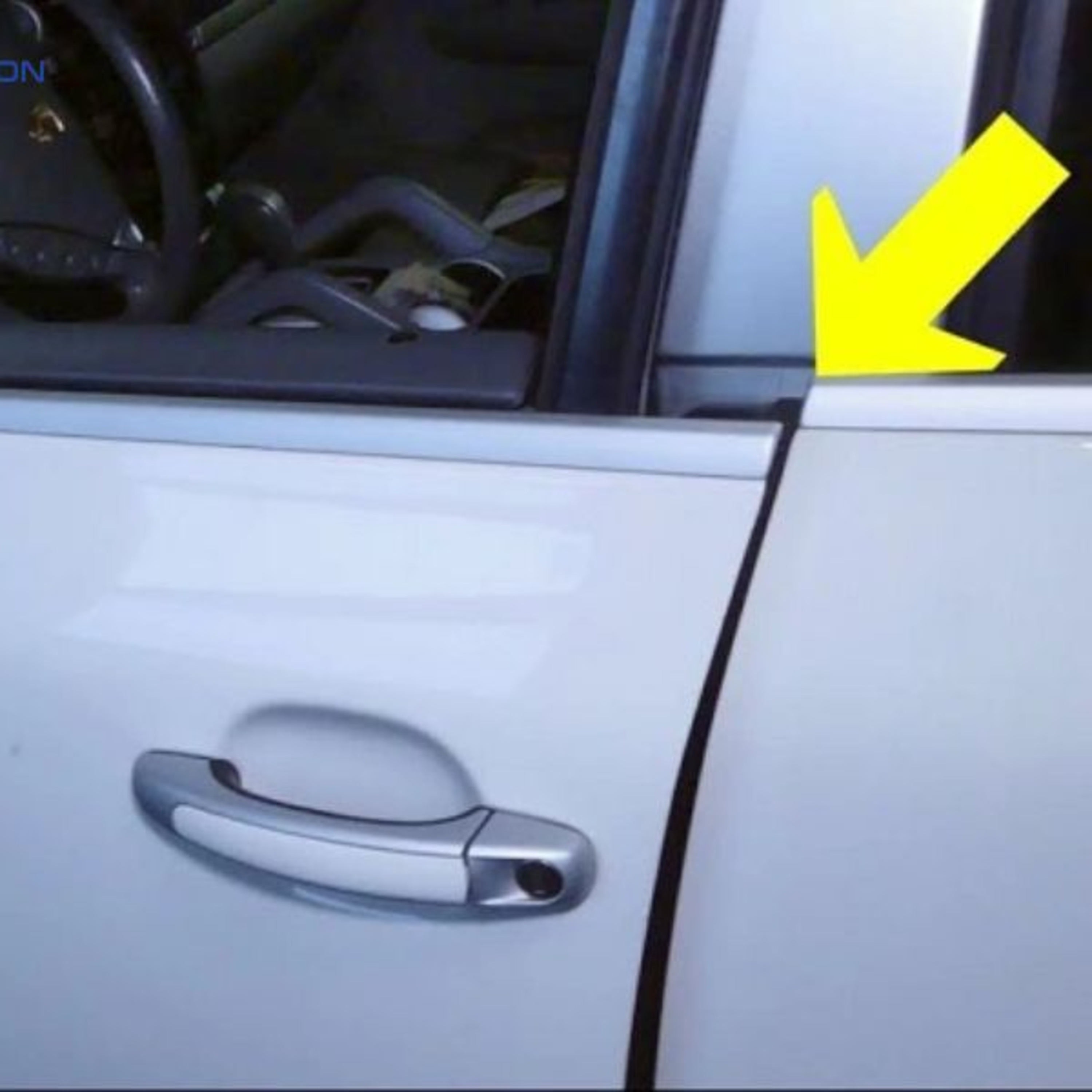 Cửa ô tô bị xệ: Nguyên nhân, khắc phục và chi phí sửa chữa