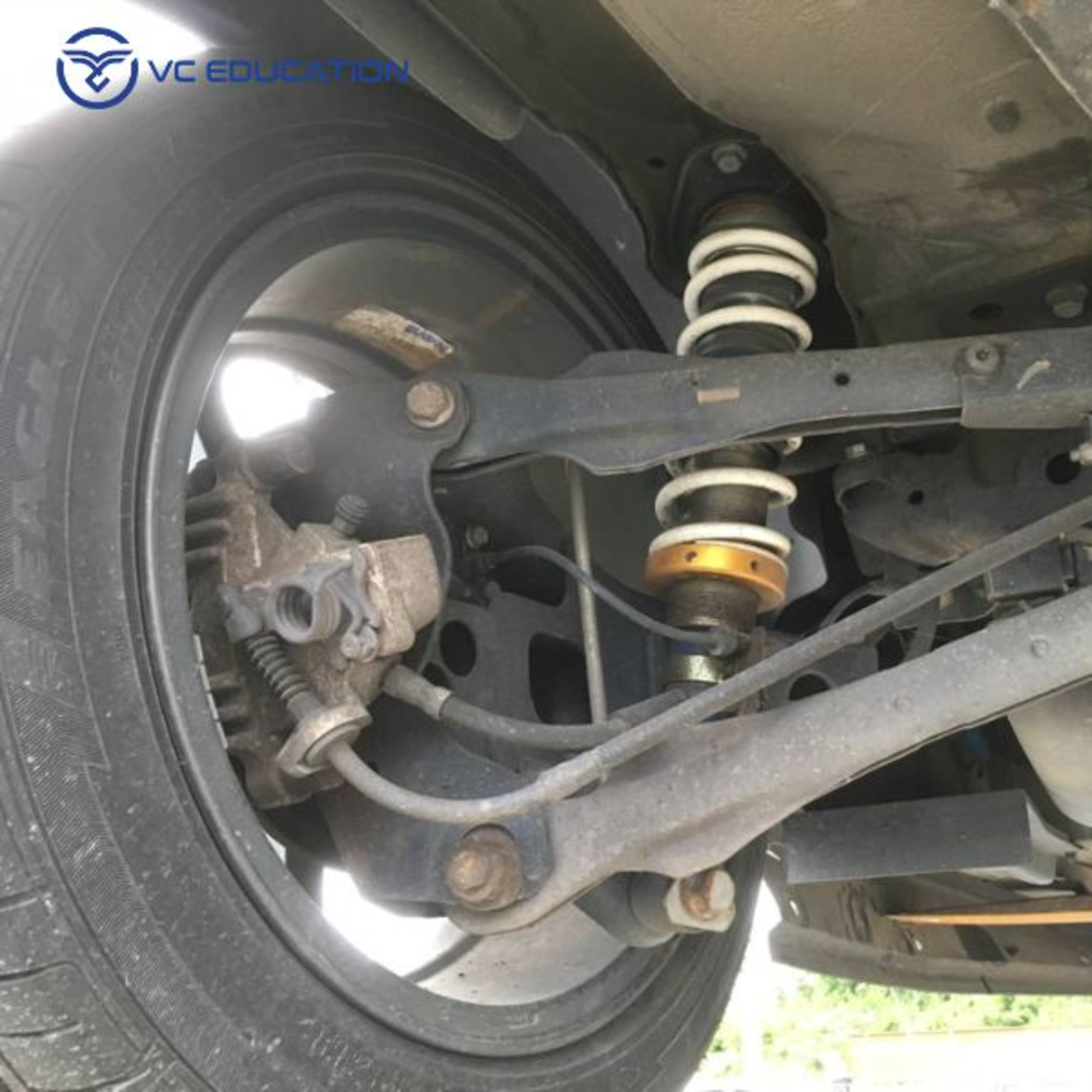 Hệ thống treo khí nén là gì? Các lỗi thường gặp của hệ thống