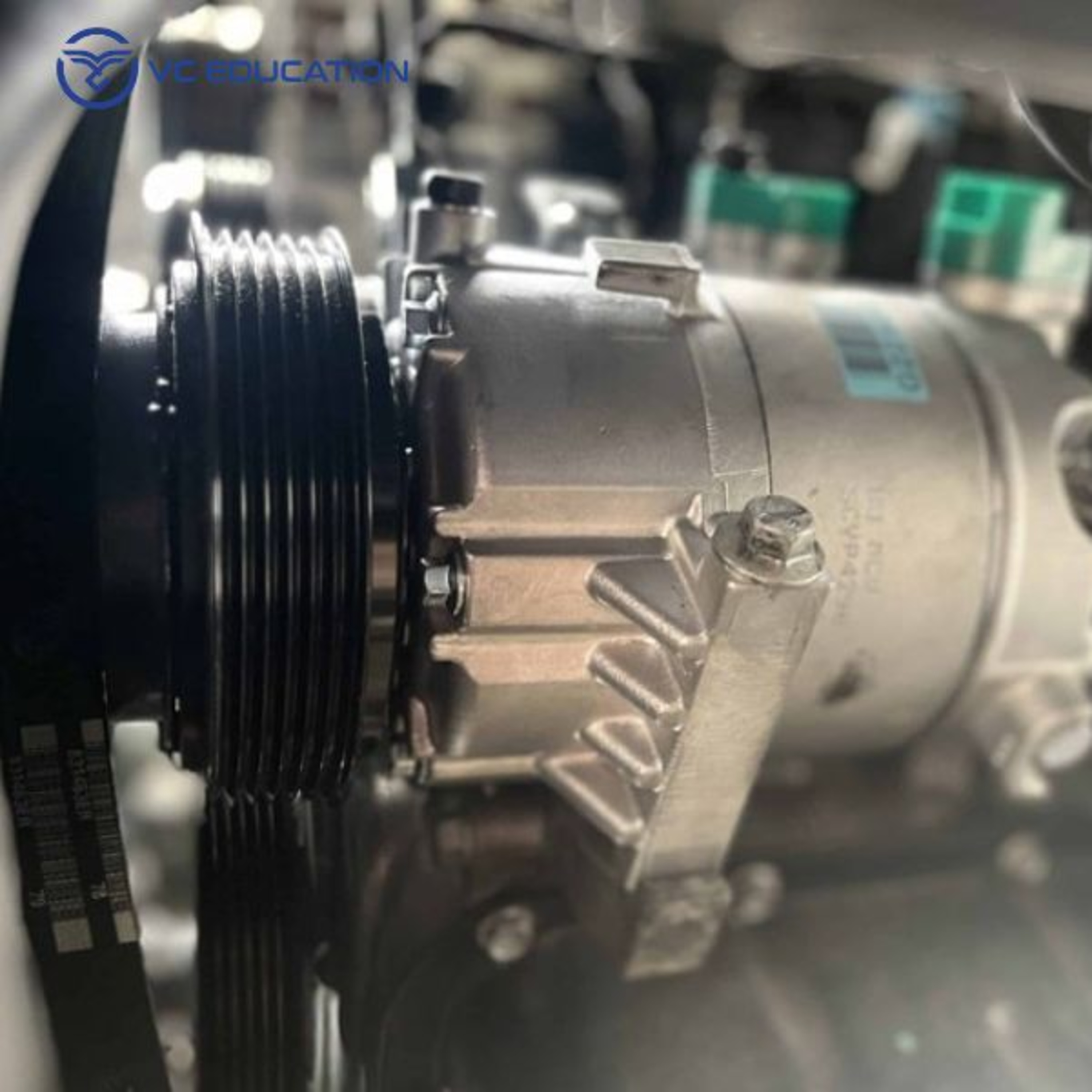 Lốc điều hòa ô tô là gì? Cấu tạo, nguyên lý và chi phí sửa