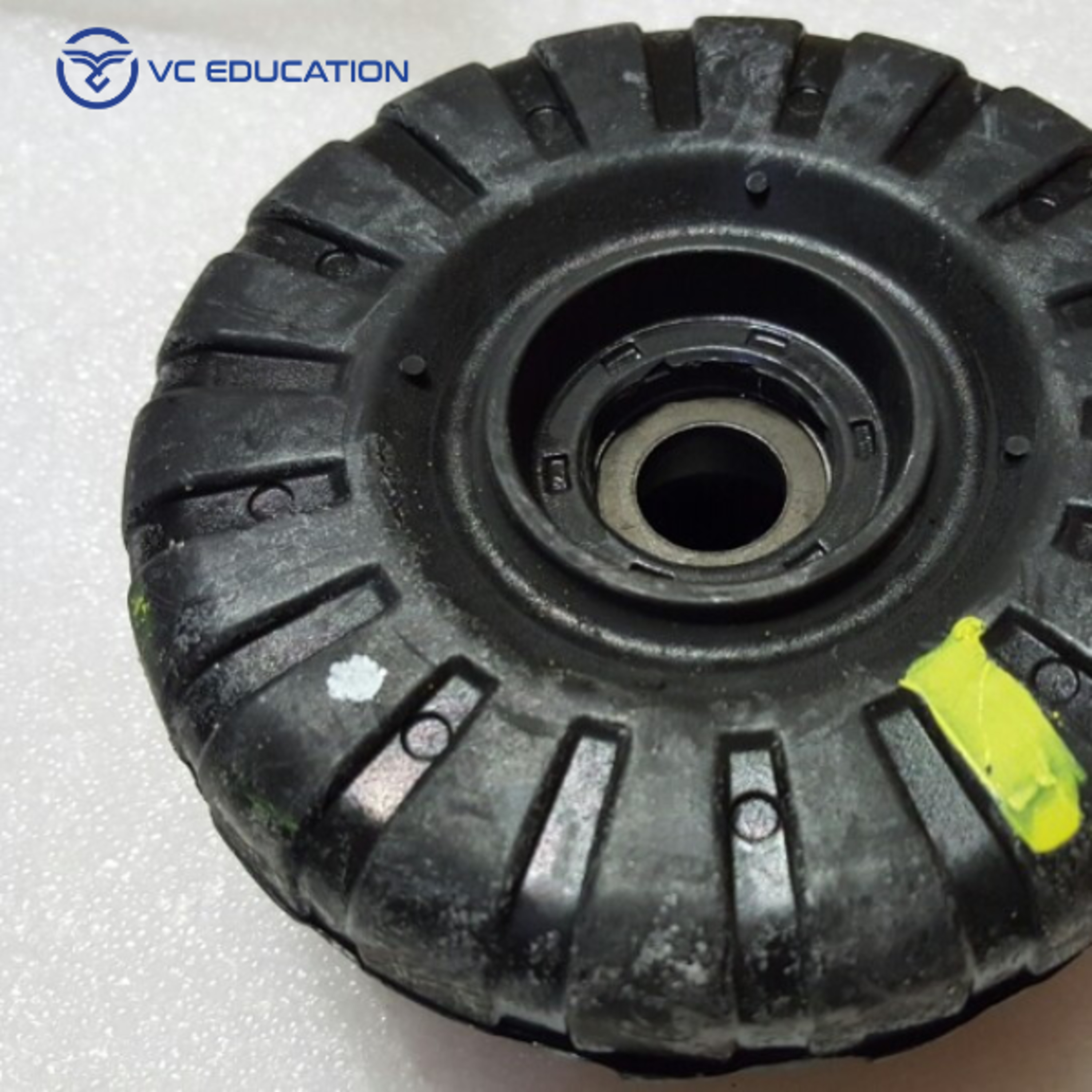 Bát bèo giảm xóc là gì? Dấu hiệu và nguyên nhân hỏng hóc