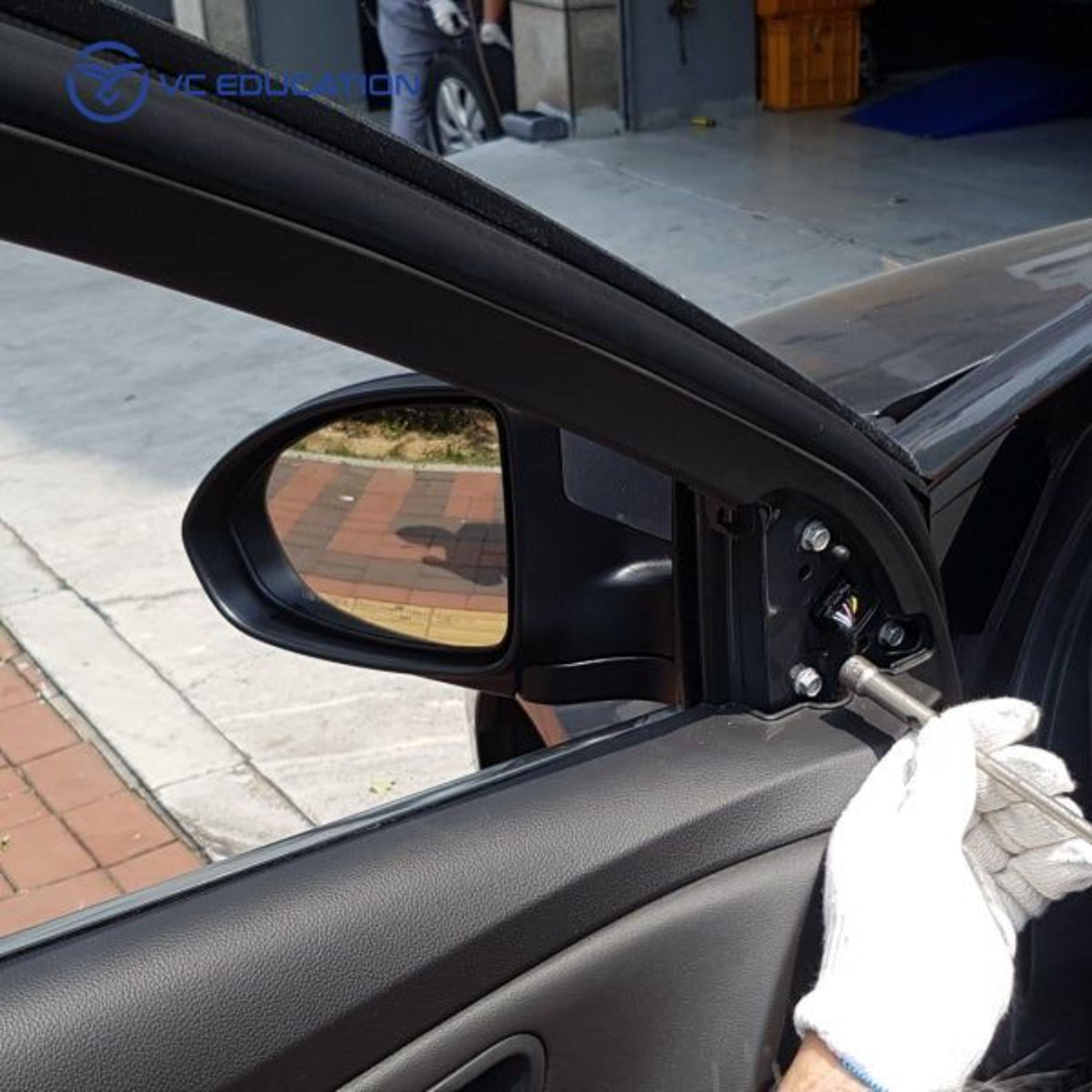 Các cách chỉnh gương chiếu hậu ô tô đơn giản nhất