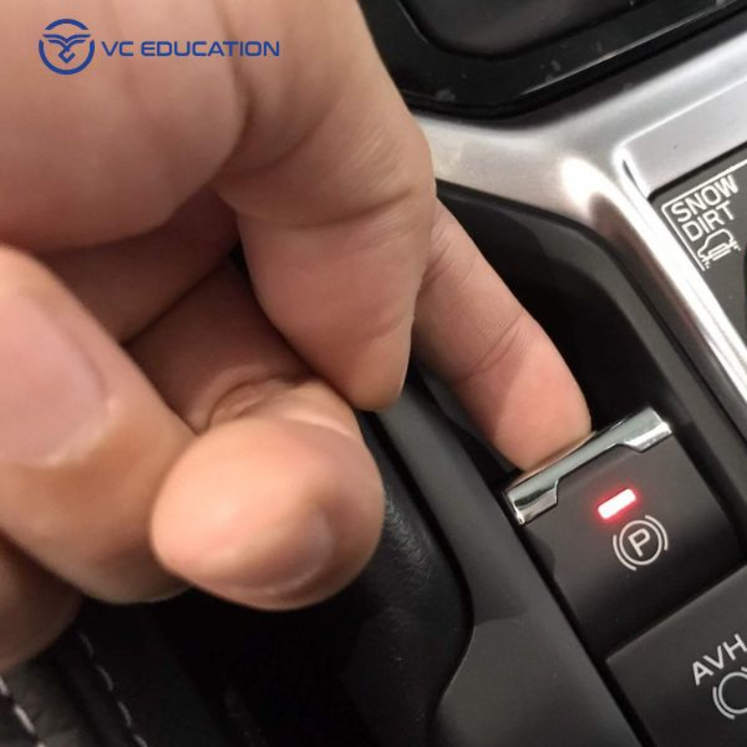 Phanh tay điện tử là gì? Cấu tạo, nguyên lý và ưu nhược điểm