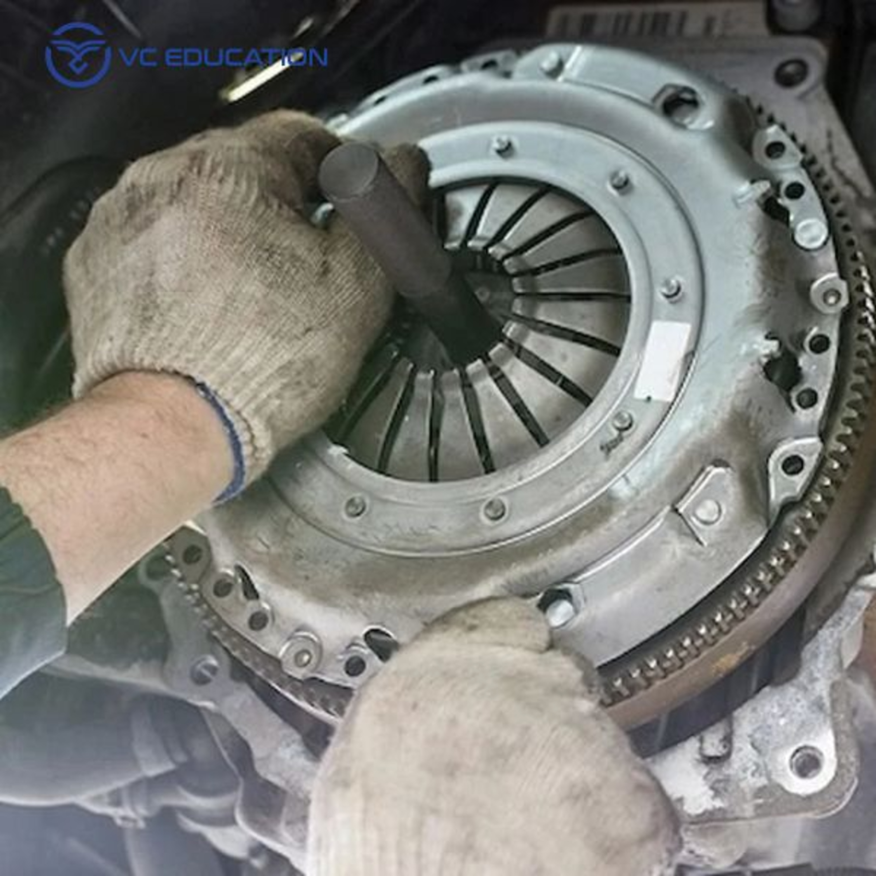 Bộ ly hợp là gì? Cấu tạo, nguyên lý và dấu hiệu hỏng hóc