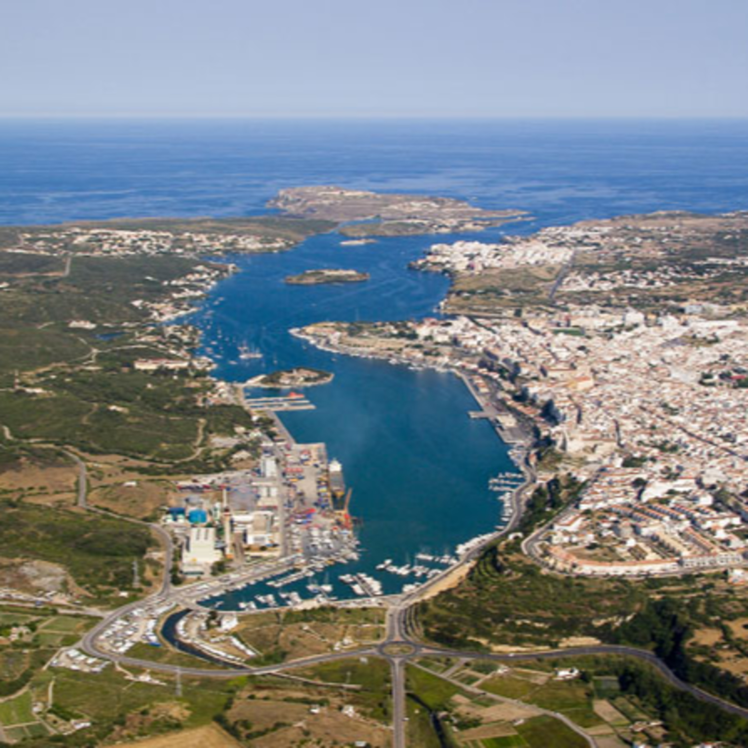 El segle que Menorca va canviar cinc vegades de mans