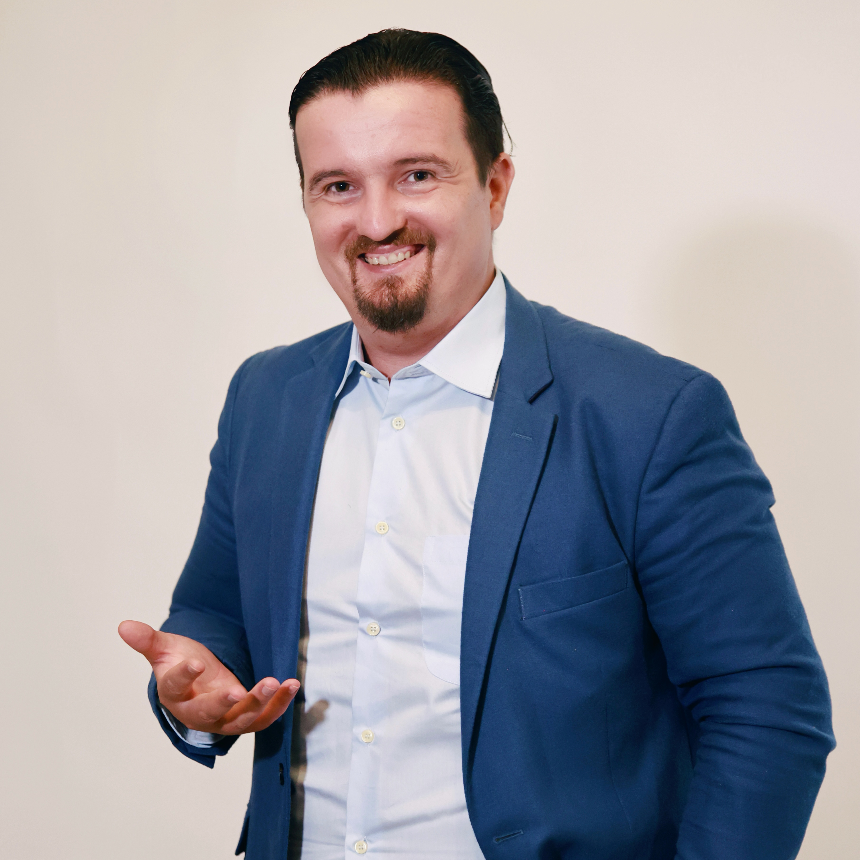 De la cuvinte la conversii. Copywriting și strategie cu Ion Cataragă | MEDIA PE BUNE episode artwork