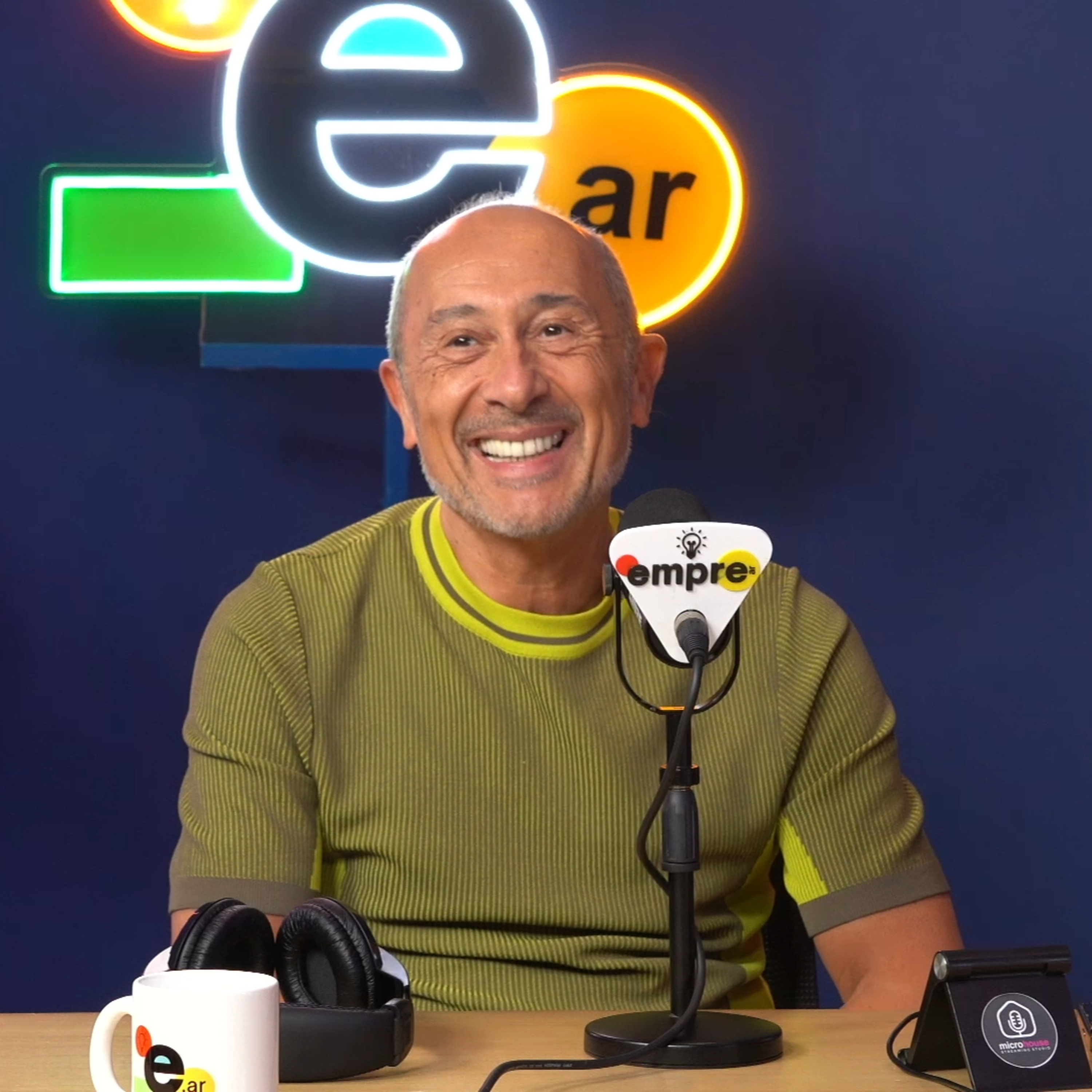 Claudio Cosano: de probar prendas en un lavadero a vestir a los Messi, Susana y Mirtha episode artwork