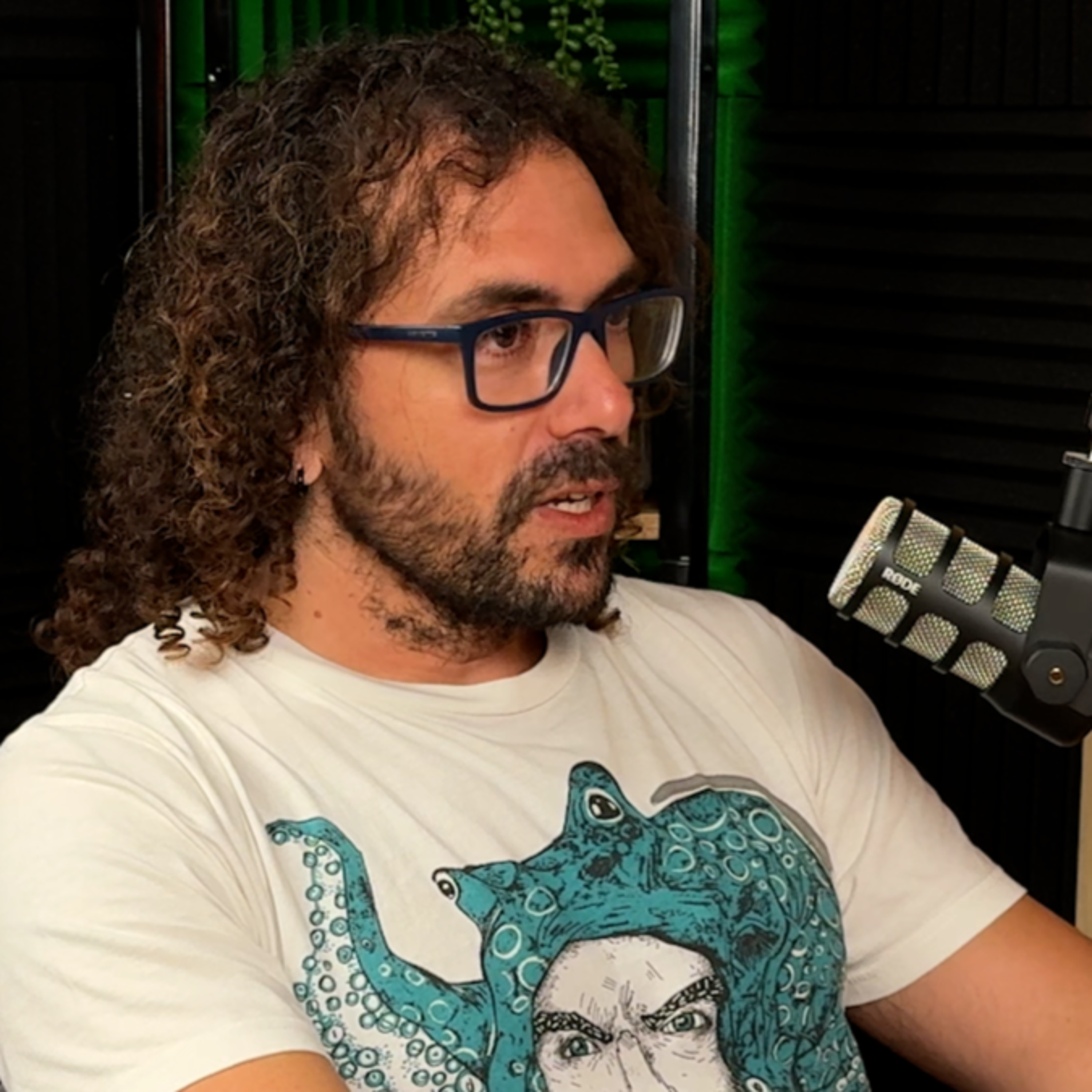 🎙️ Μου έκλεισε το στόμα και με β.... - Η ιστορία που δεν ειπώθηκε. Βαγγέλης Μηνά E52 episode artwork