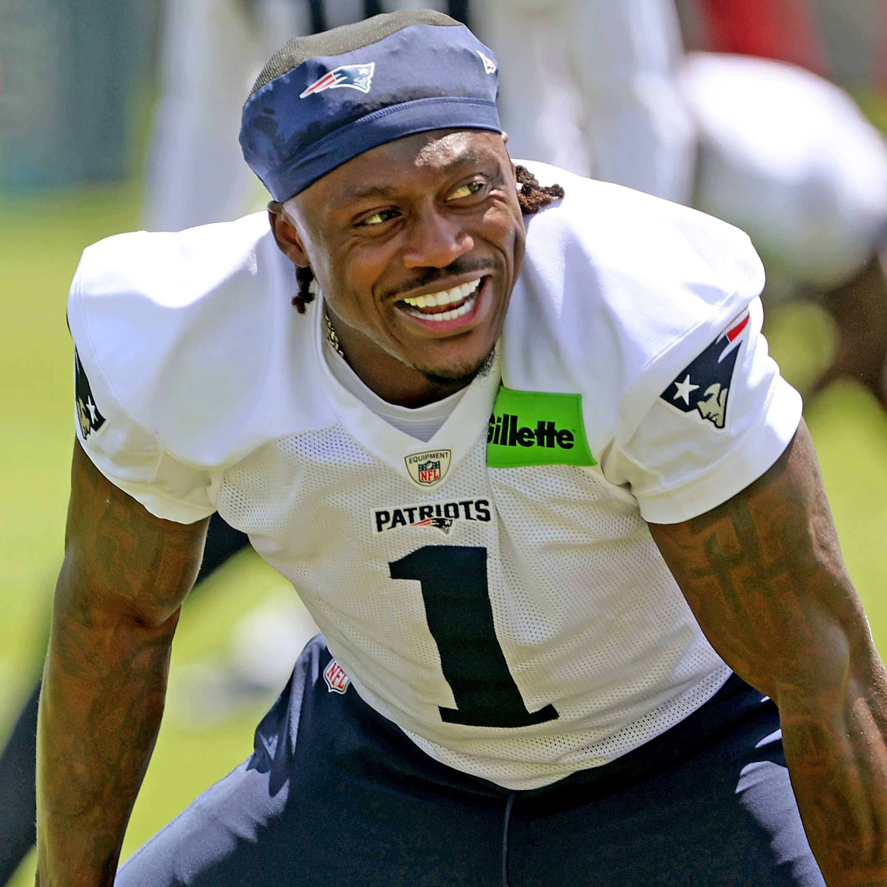 AJ BROWN chega nos PATRIOTS, e GARRETT pode tirar AARON DONALD da aposentadoria episode artwork