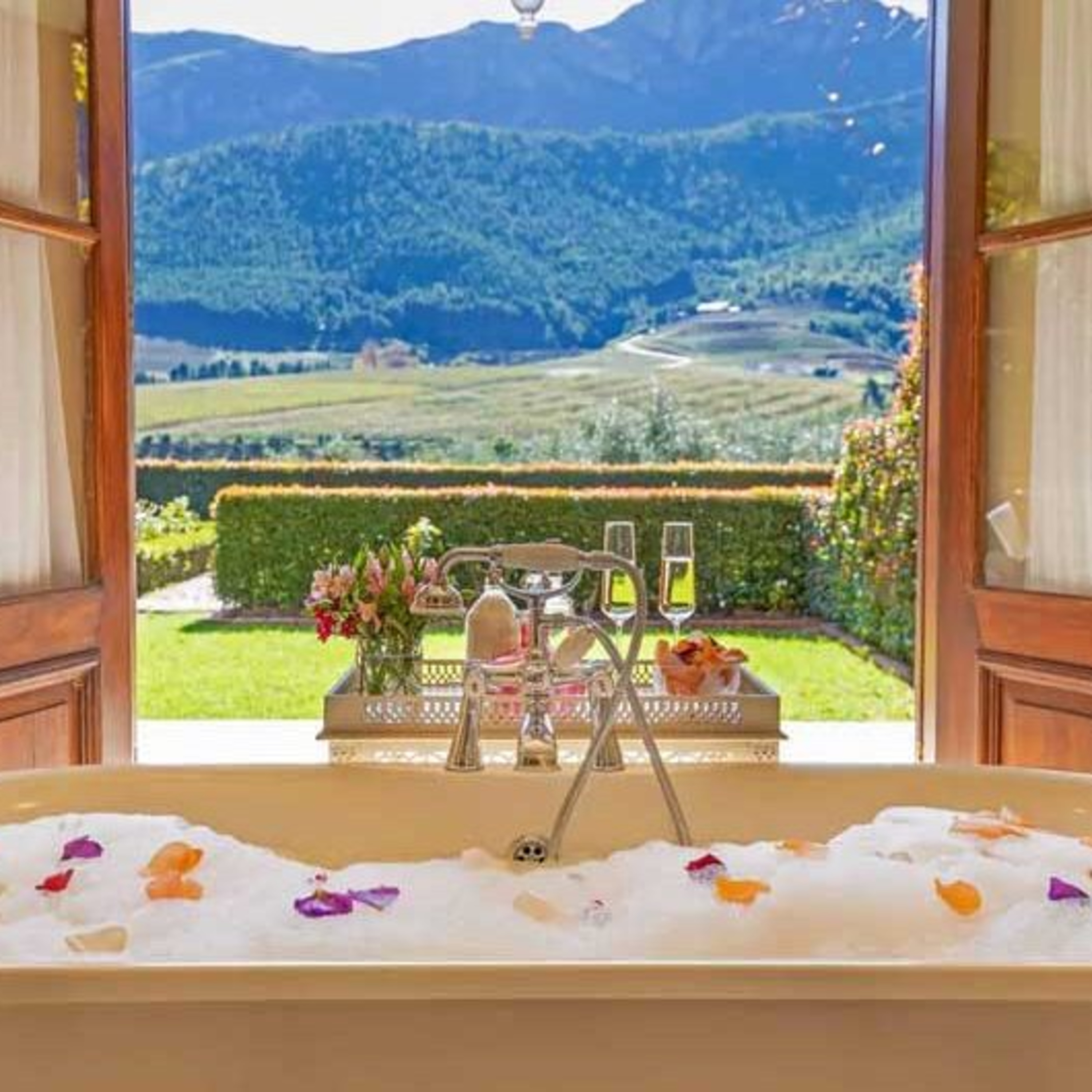 Top Luxury Safari Lodges in South Africa for 2025 episode artwork