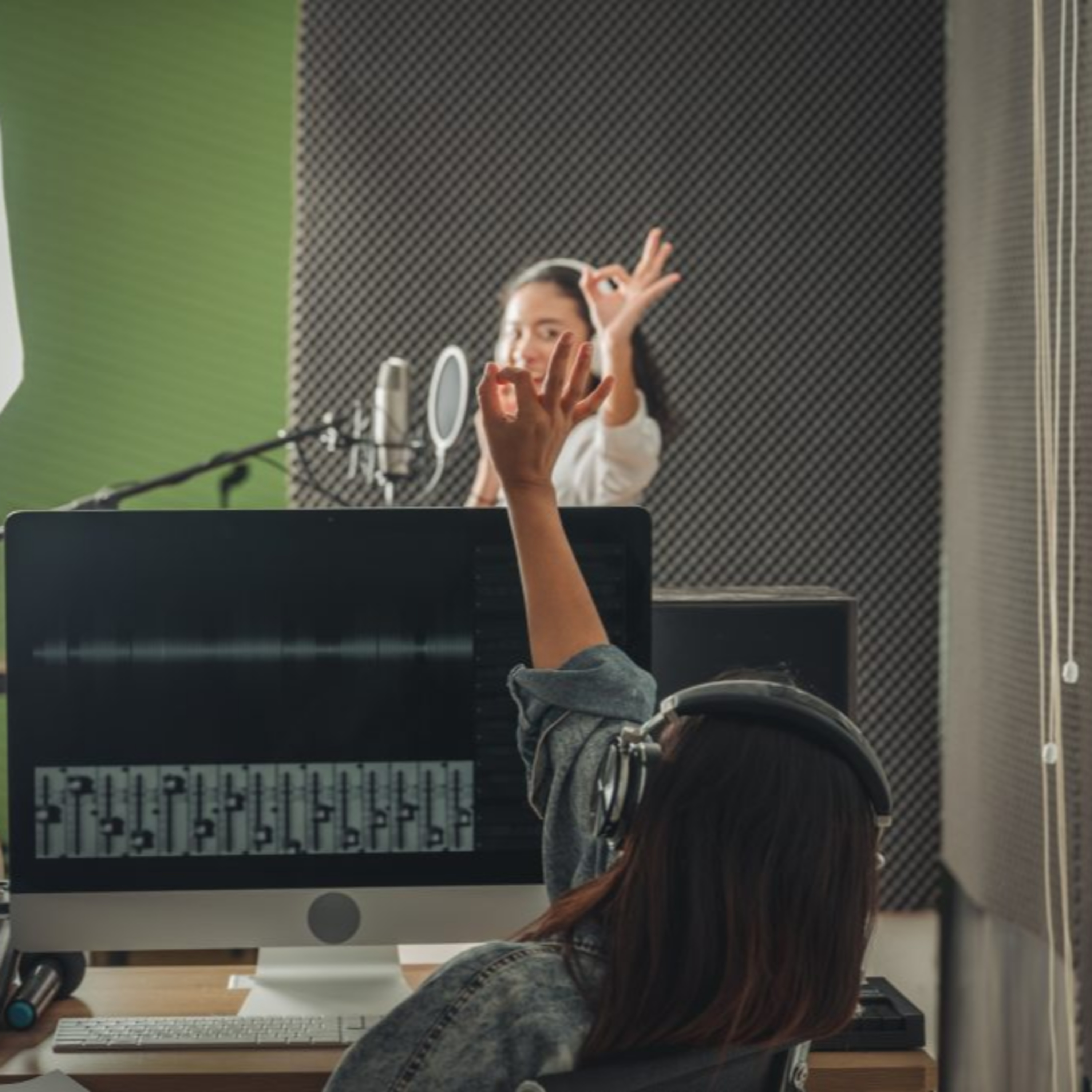 The Ultimate Guide to Choosing the Right Voice-Over Actor for Your Advertising Video episode artwork