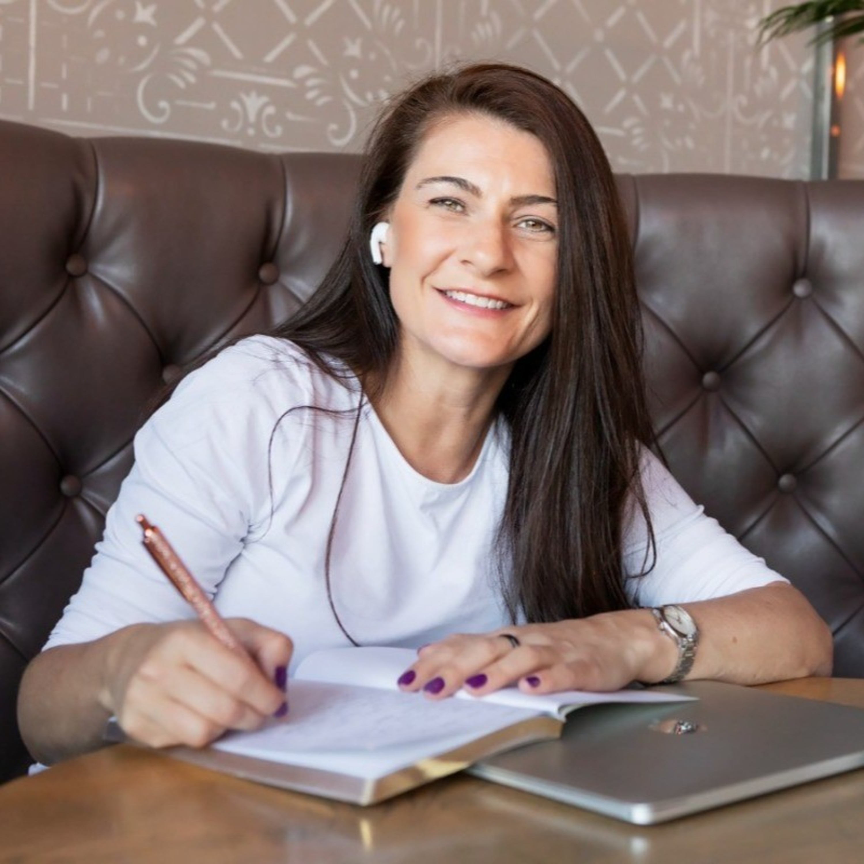 22. Career Congregation feat. Deborah Craig, The Holistic Hypnotherapist: Rock Bottoms, Inner Healing & Rising with Confidence