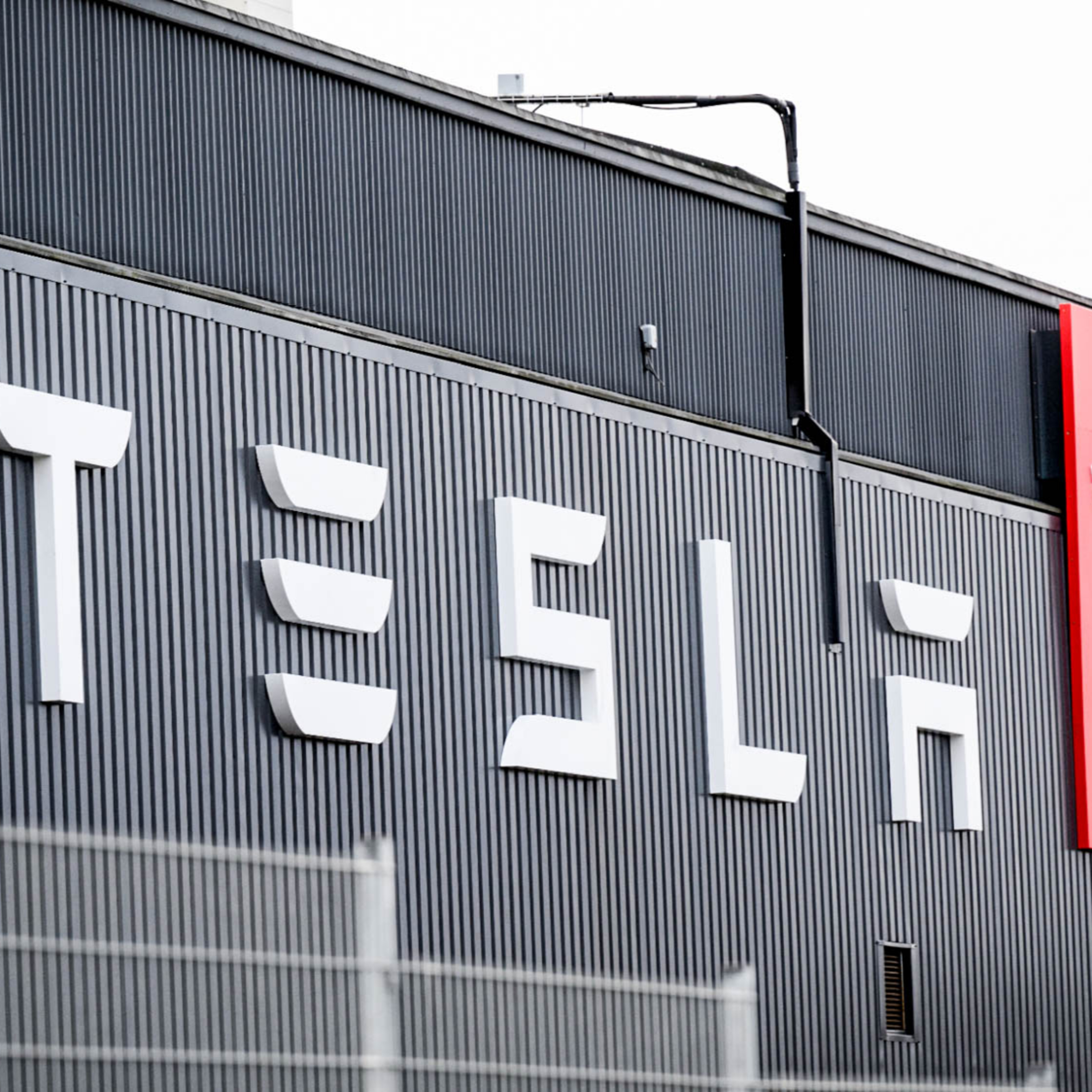 Domstol försvarar strejkrätten – ingen ström till Teslas laddstolpar episode artwork
