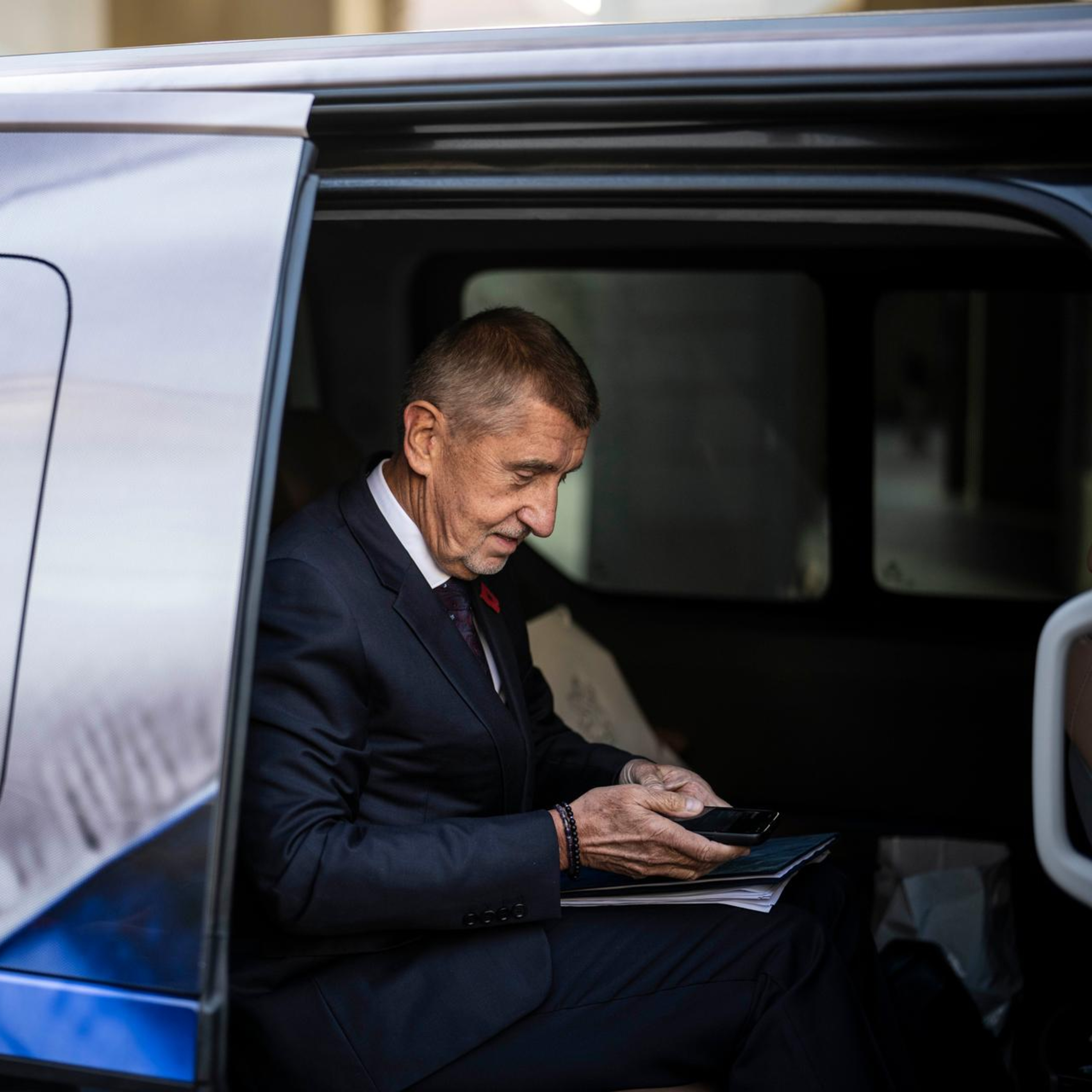 Babiš zatím nechce představit řešení střetu zájmů a prezident nechce ustoupit. Kdo nakonec vyhraje? episode artwork