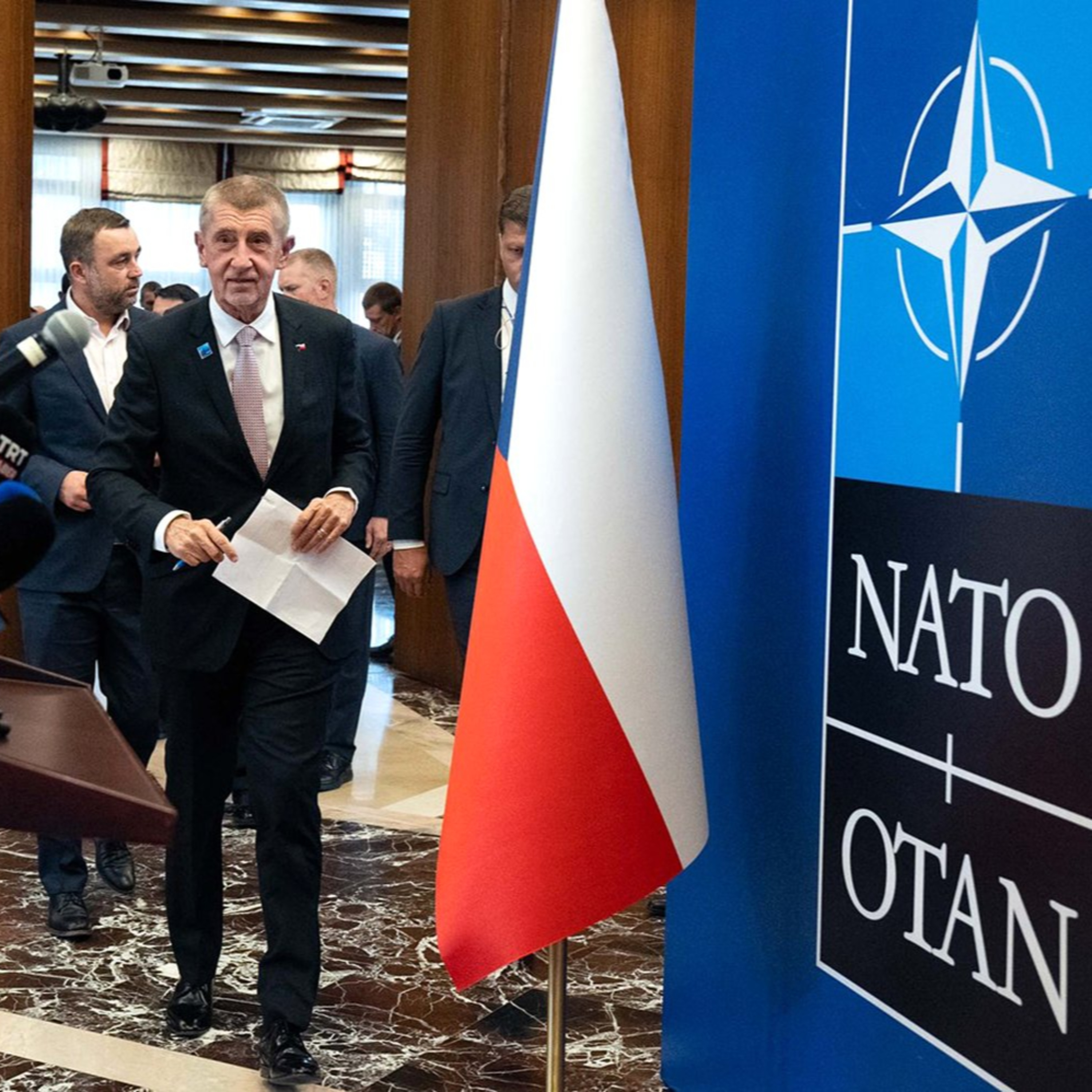 Babiš si stiskl ruku s Trumpem, vyhýbal se Pavlovi a naštval Okamuru