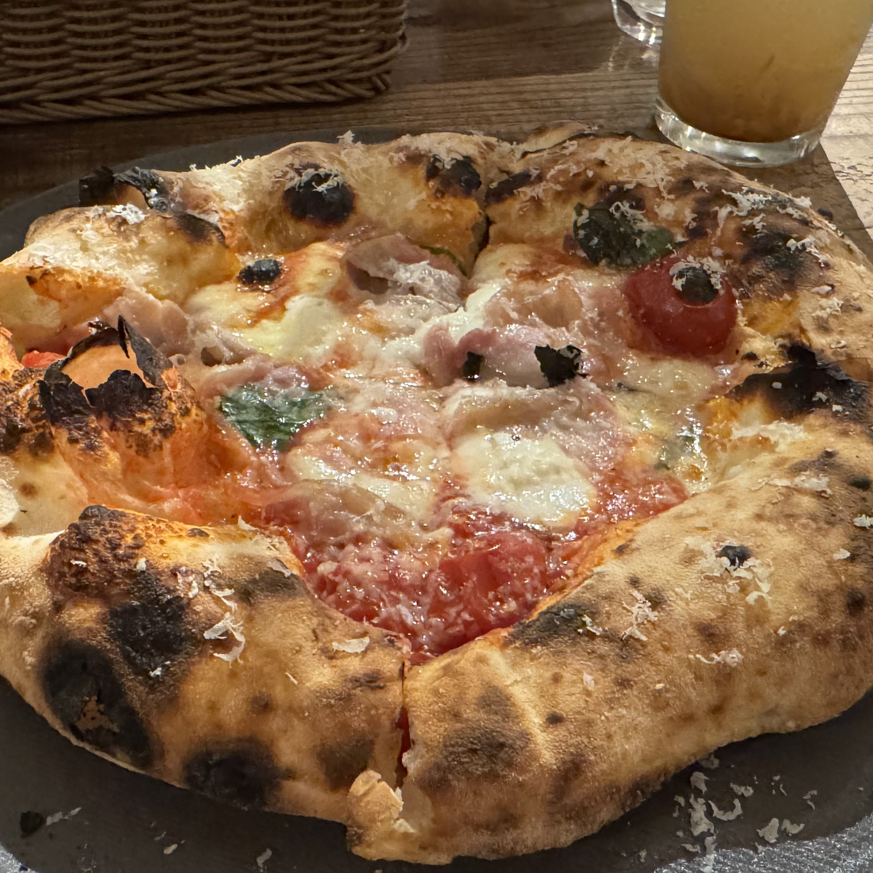 #34 例のエプロン/AIに音声読ませてみた/PIZZERIA MiA/カルヴィル会 2025年12月13日 #弘前 #雑談 episode artwork