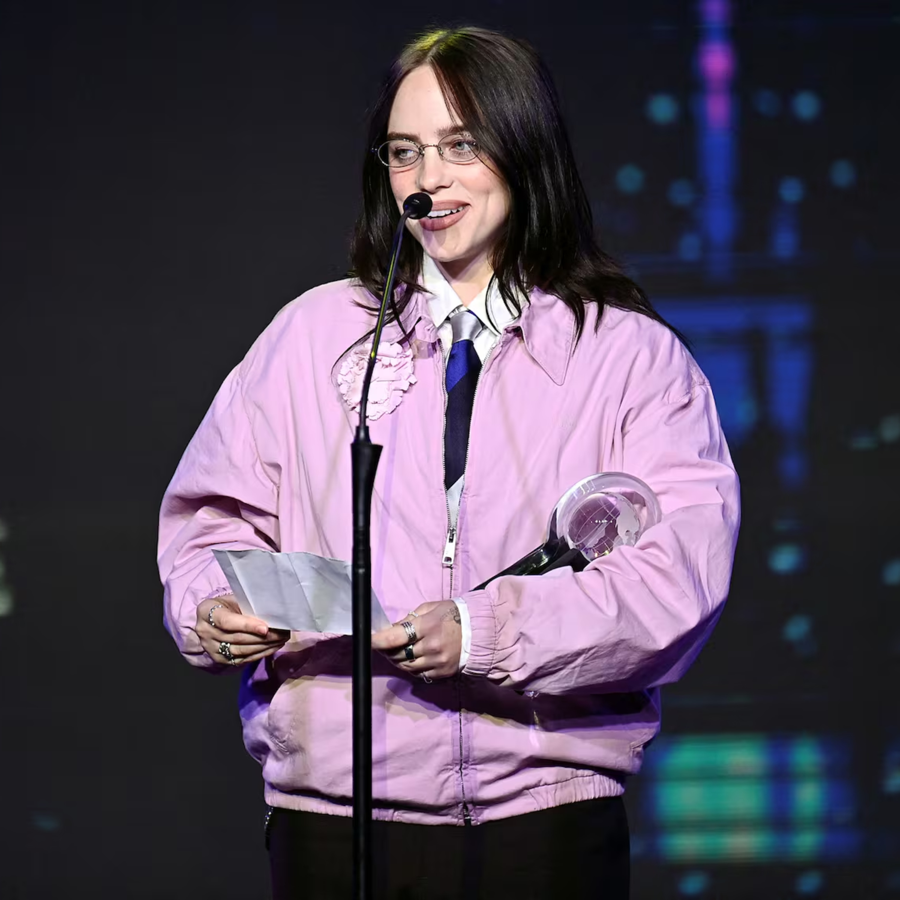 Billie Eilish, artiste engagée et modèle de la nouvelle génération episode artwork