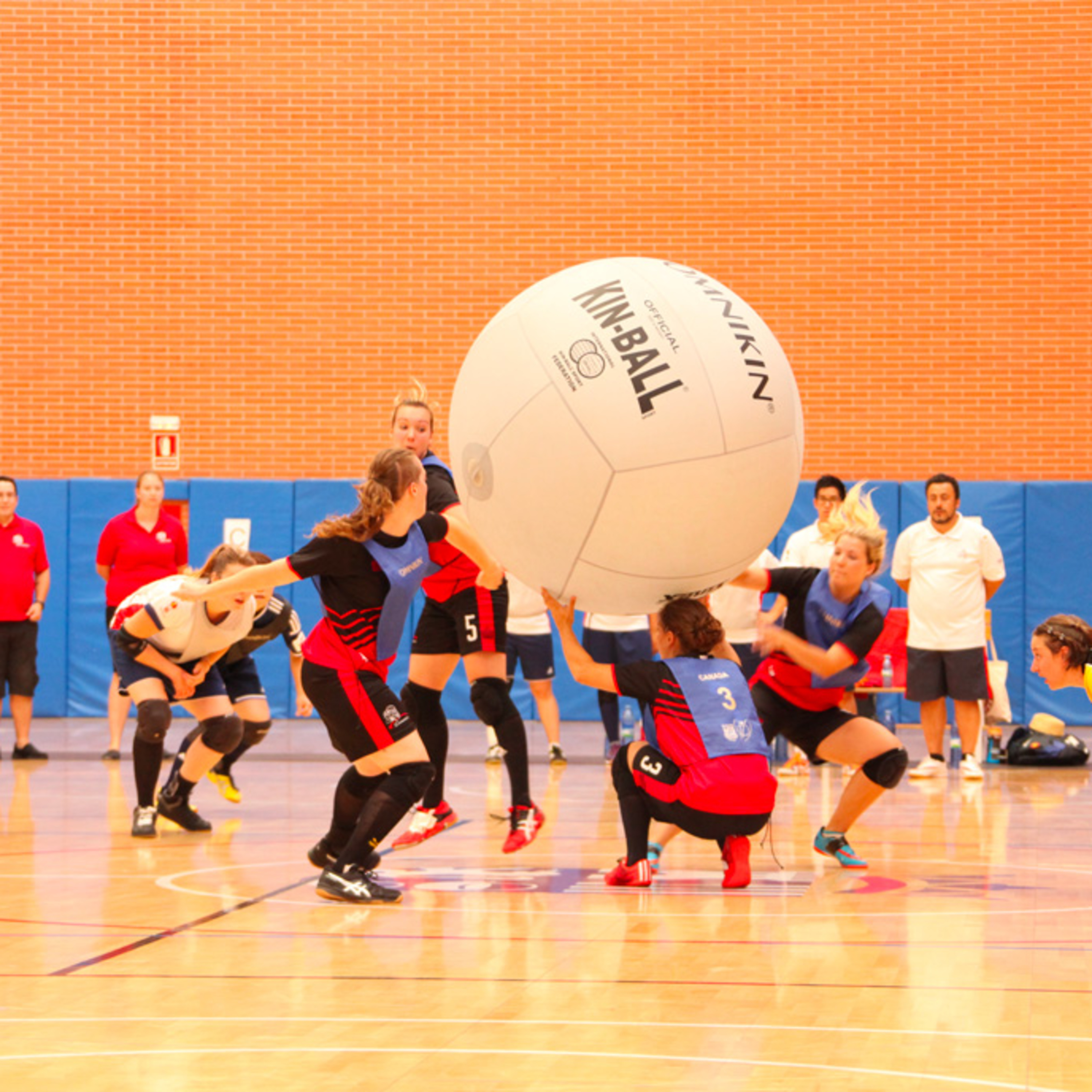 Le kin-ball, un sport fun et accessible à tous episode artwork