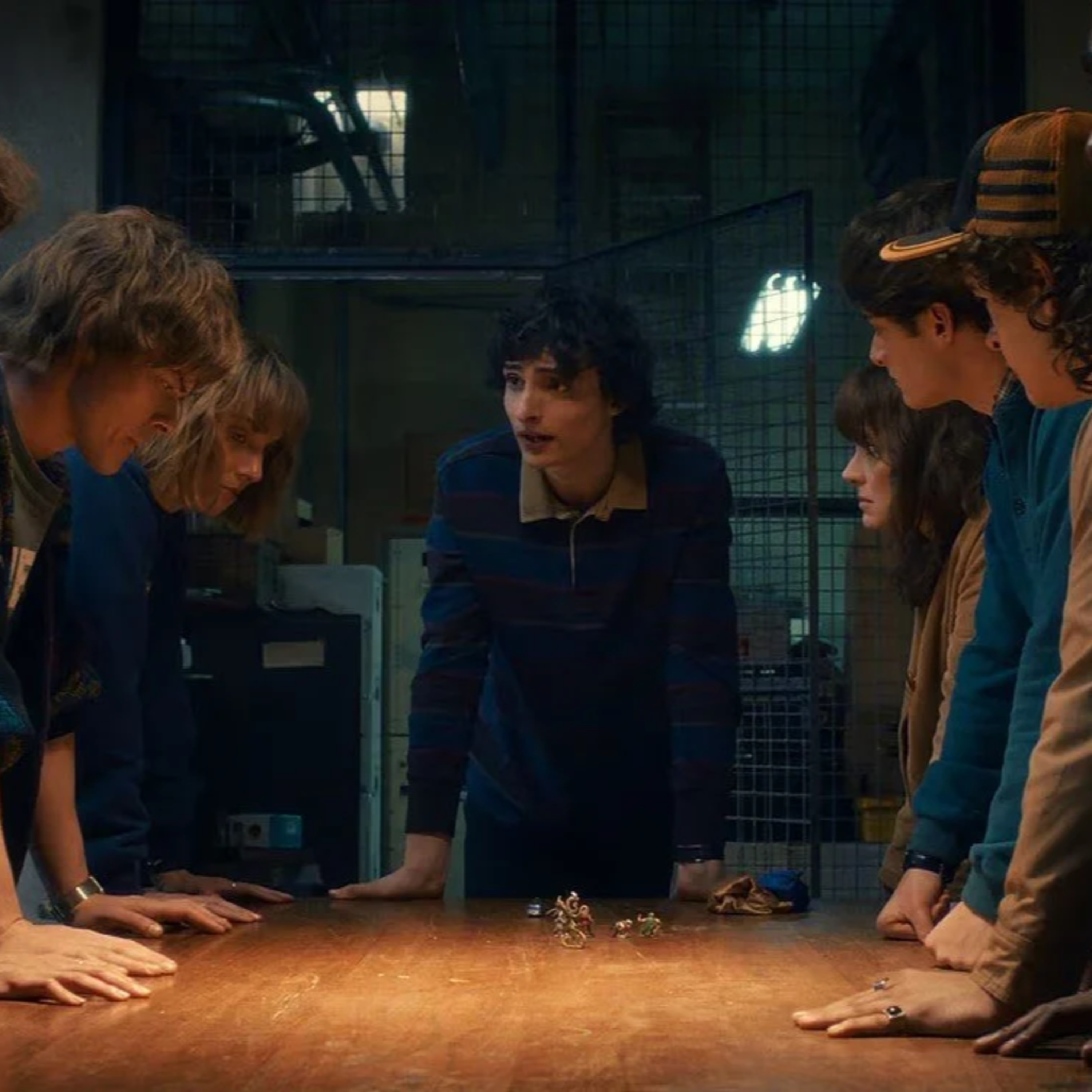 V čem mentálně ustrnuly Stranger Things? A proč už Slavíky nevyhrává Karel Gott?