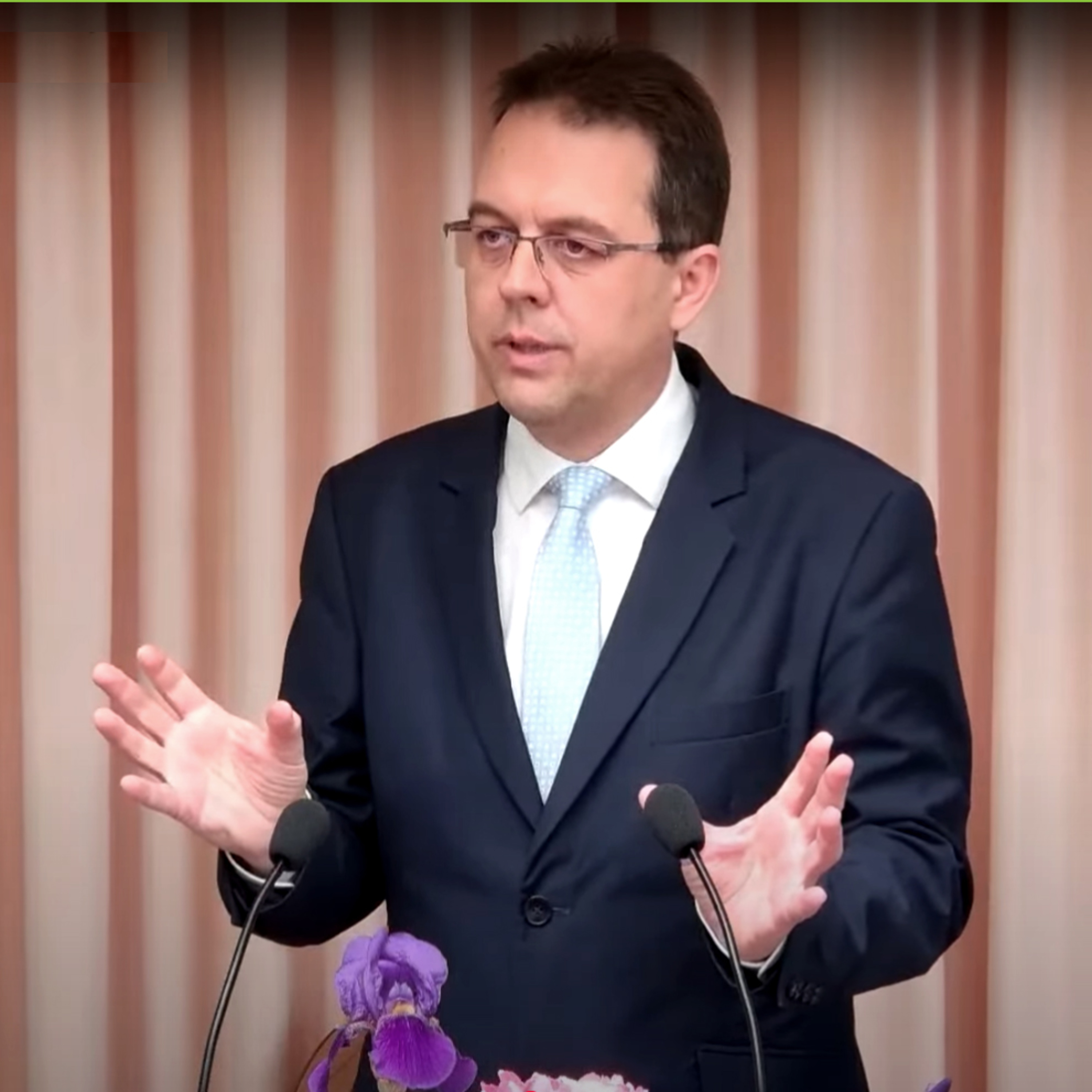 Szolgáló lelkülettel élni másokért (Mt 20,25-28) • Dr. Holló Péter • 2026.05.09. episode artwork
