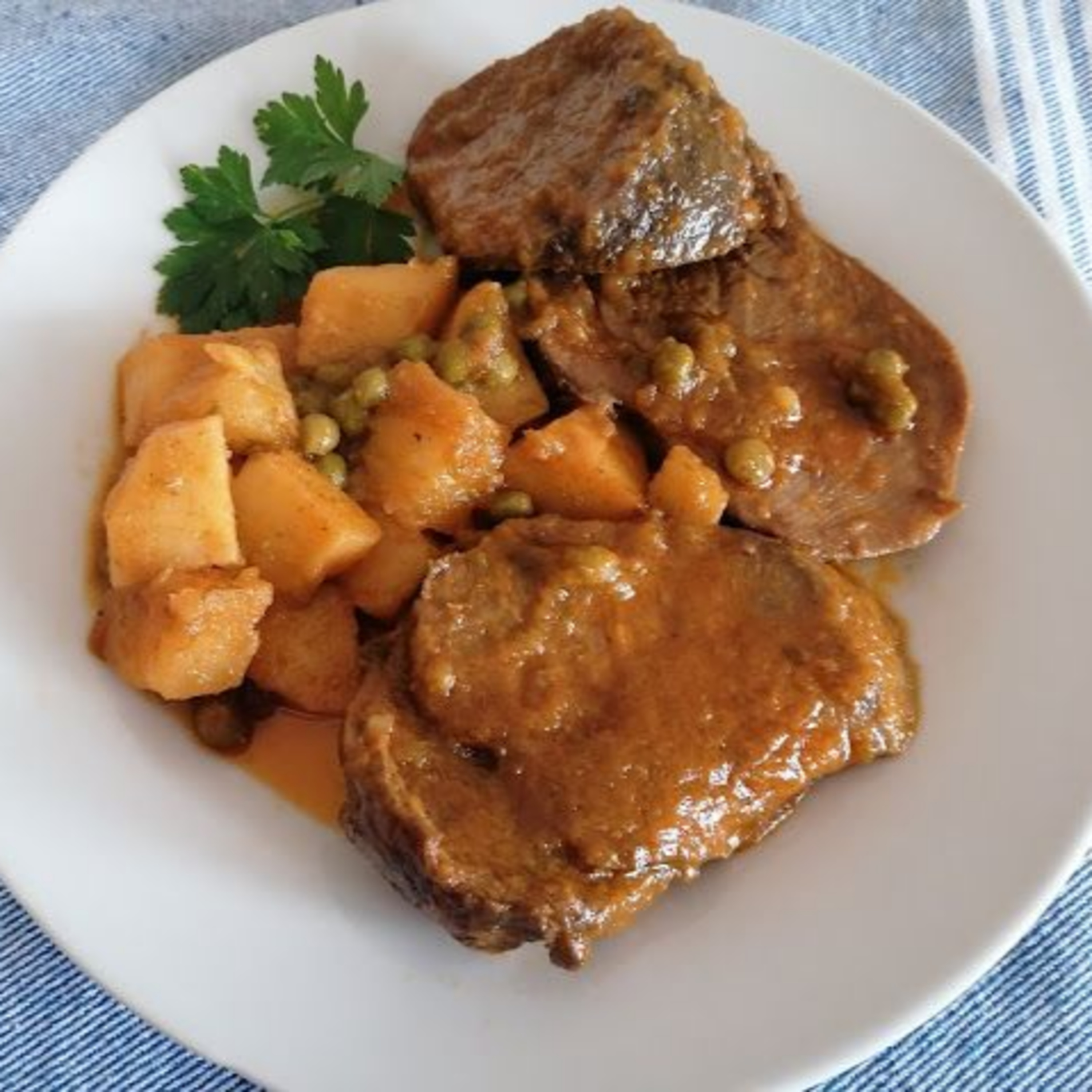 Lengua de ternera estofada. Carnes Capítulo 6 episode artwork