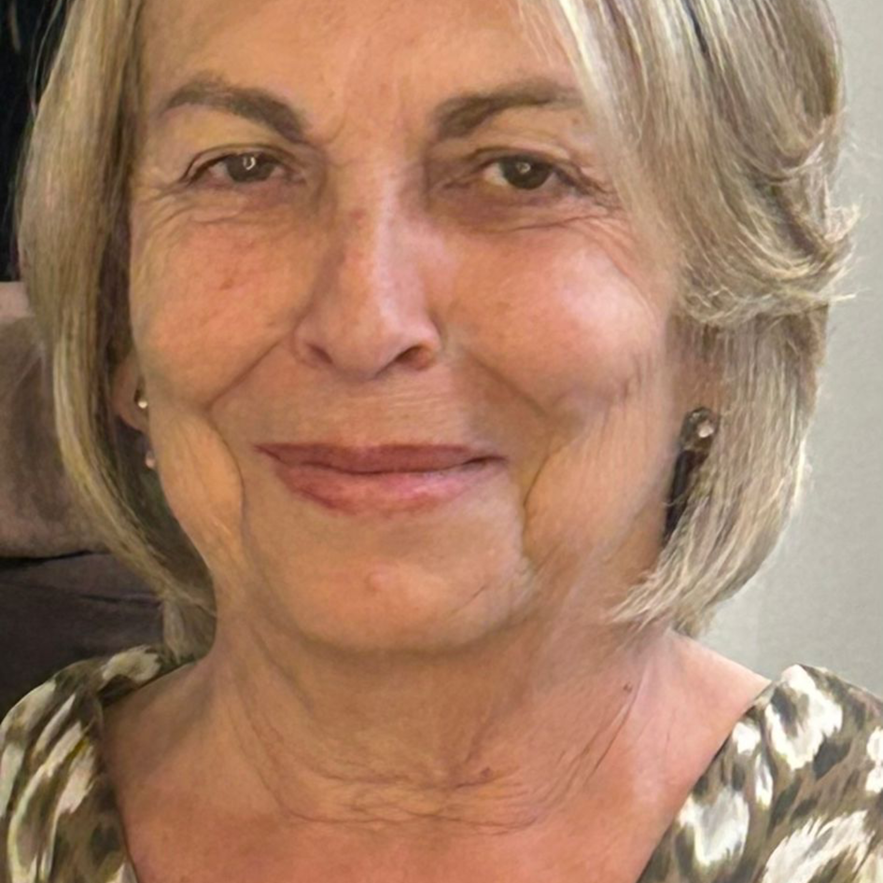 Entrevista a Rosario Otegui, fue la primera mujer Decana de la Facultad de Ciencias Políticas y Sociología de la Universidad Complutense de Madrid episode artwork