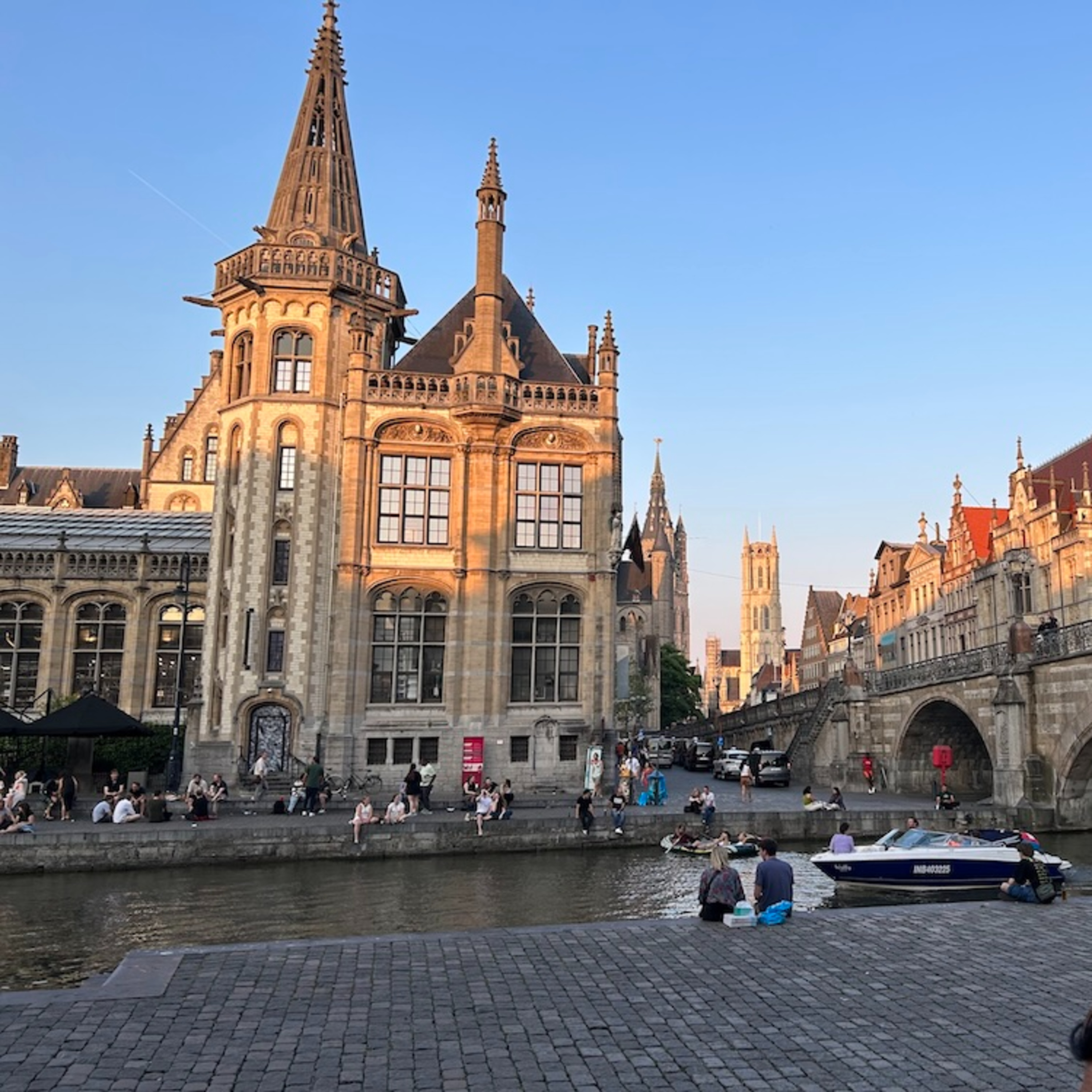 Toerisme holt Brugge en Gent uit episode artwork