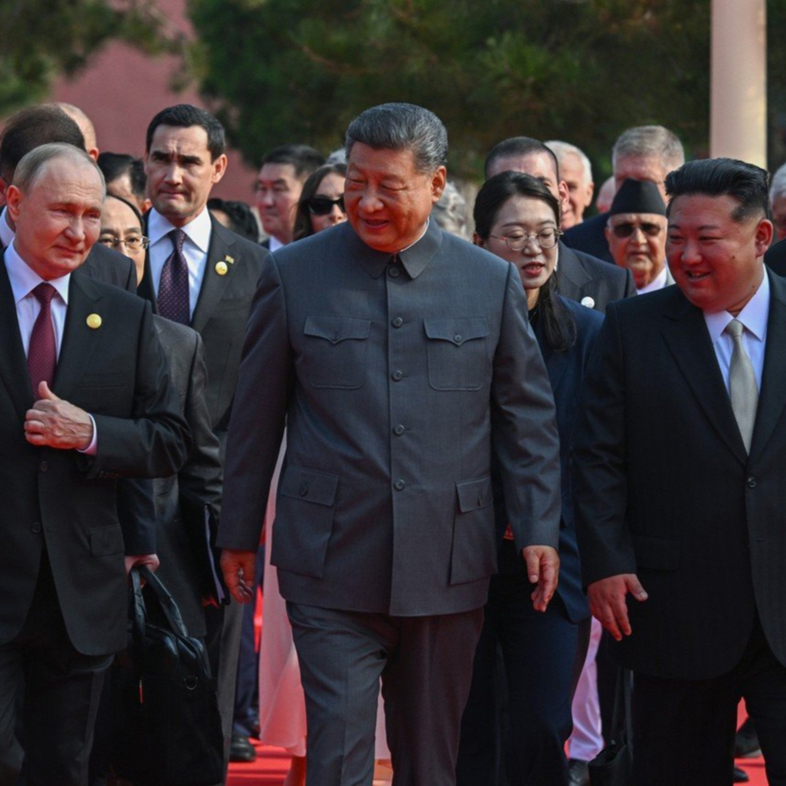 Si, Putin a Kim na vojenské přehlídce v Pekingu. O čem Čína sní a čeho se bojí?