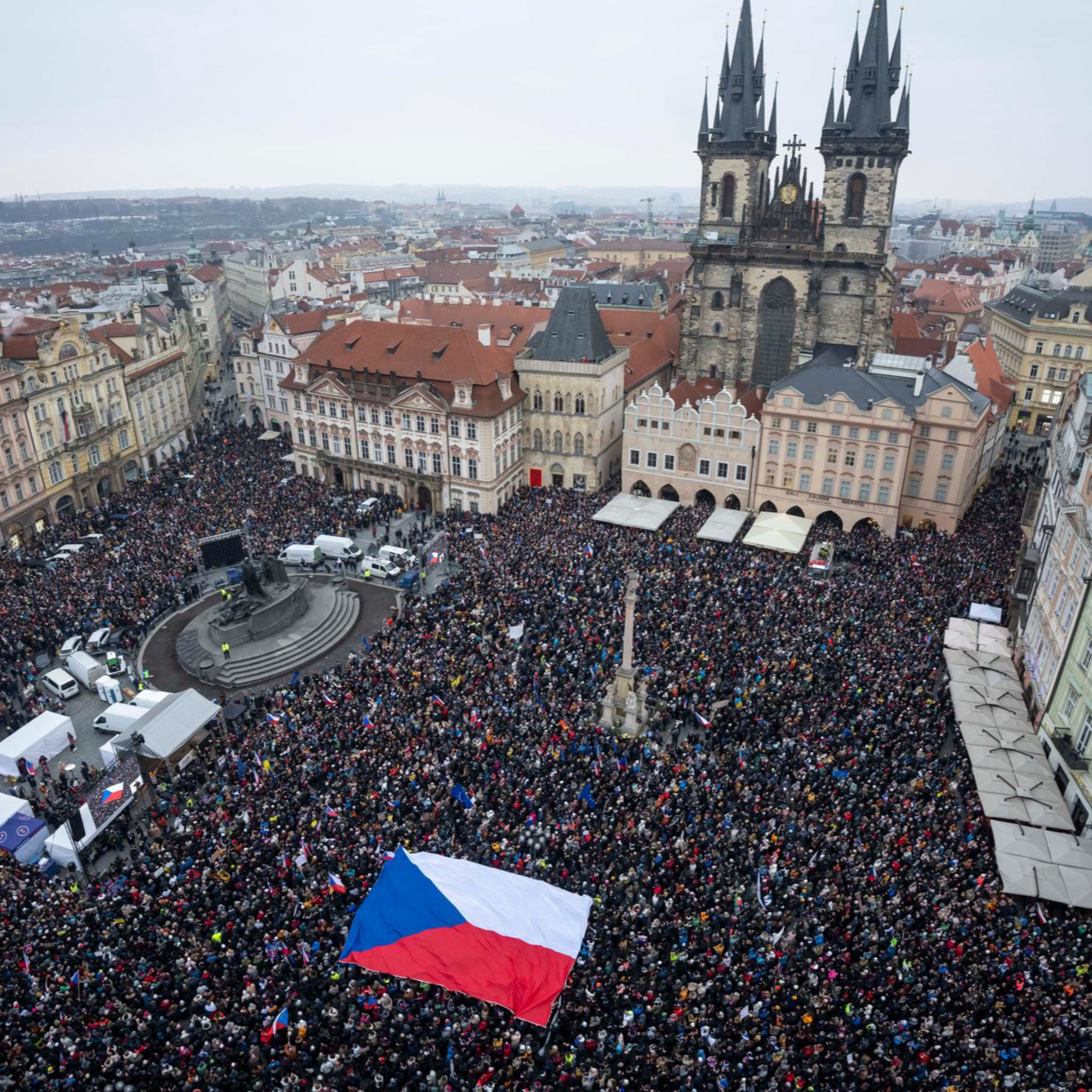 Kostolný, Tabery: Masové demonstrace nenechají chladným žádného politika. Macinku, Babiše ani Fica
