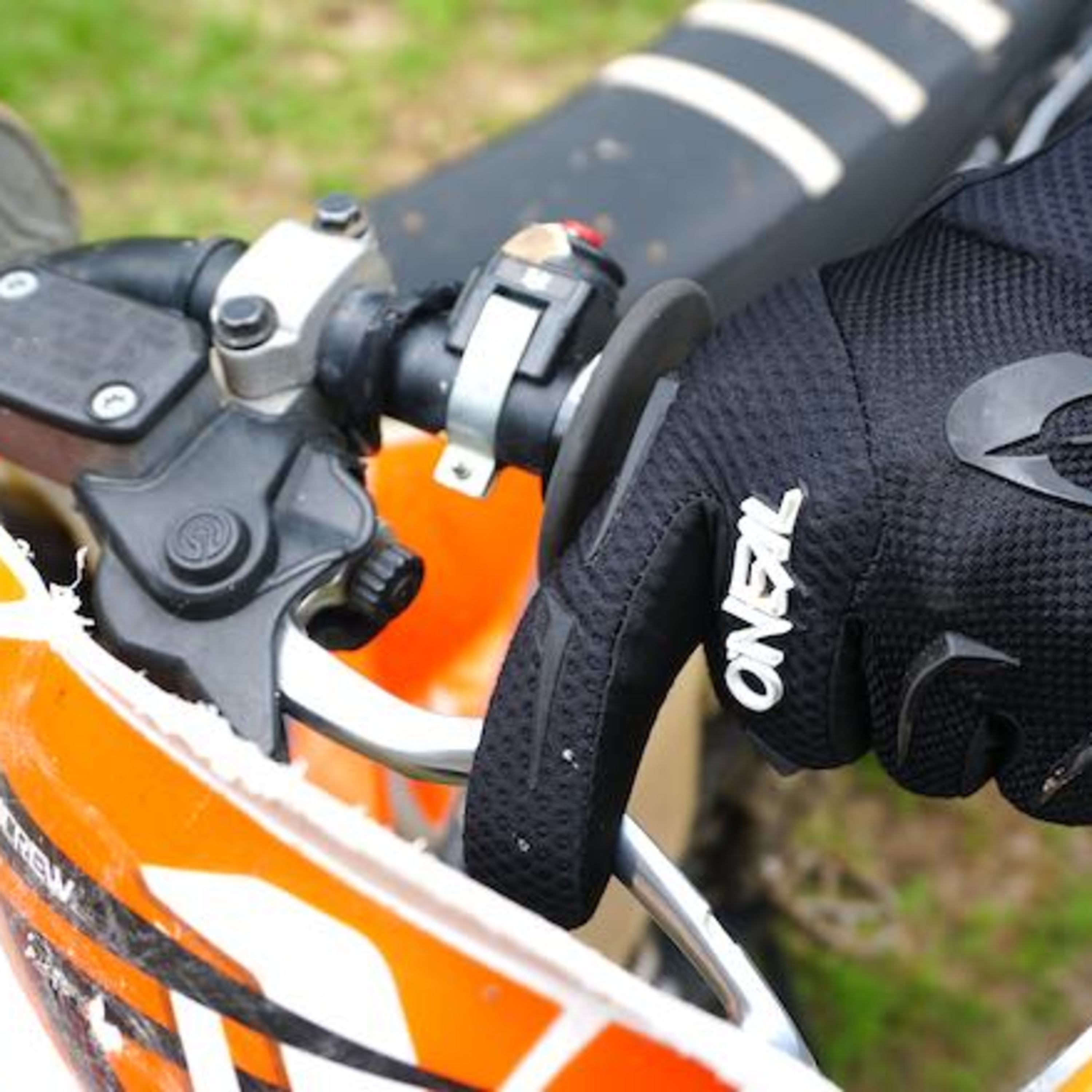 語騎雙絕-鍵盤越野摩托車騎士