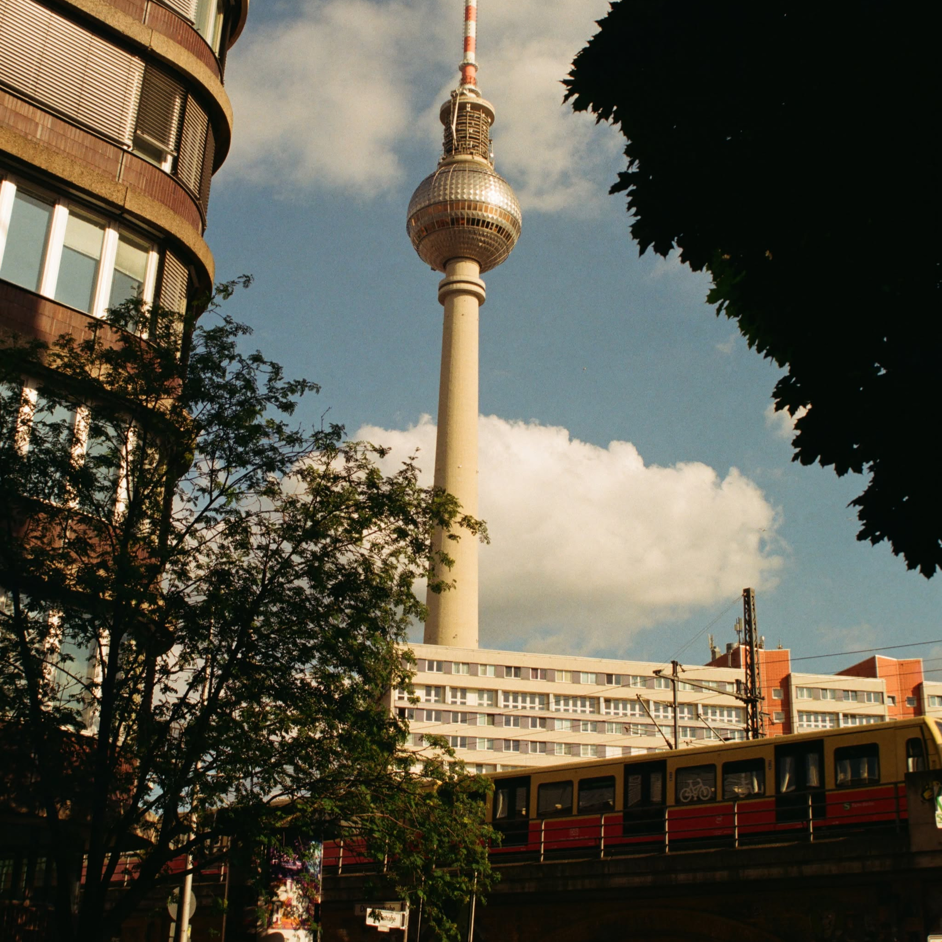 S26E01 - berlinowo episode artwork