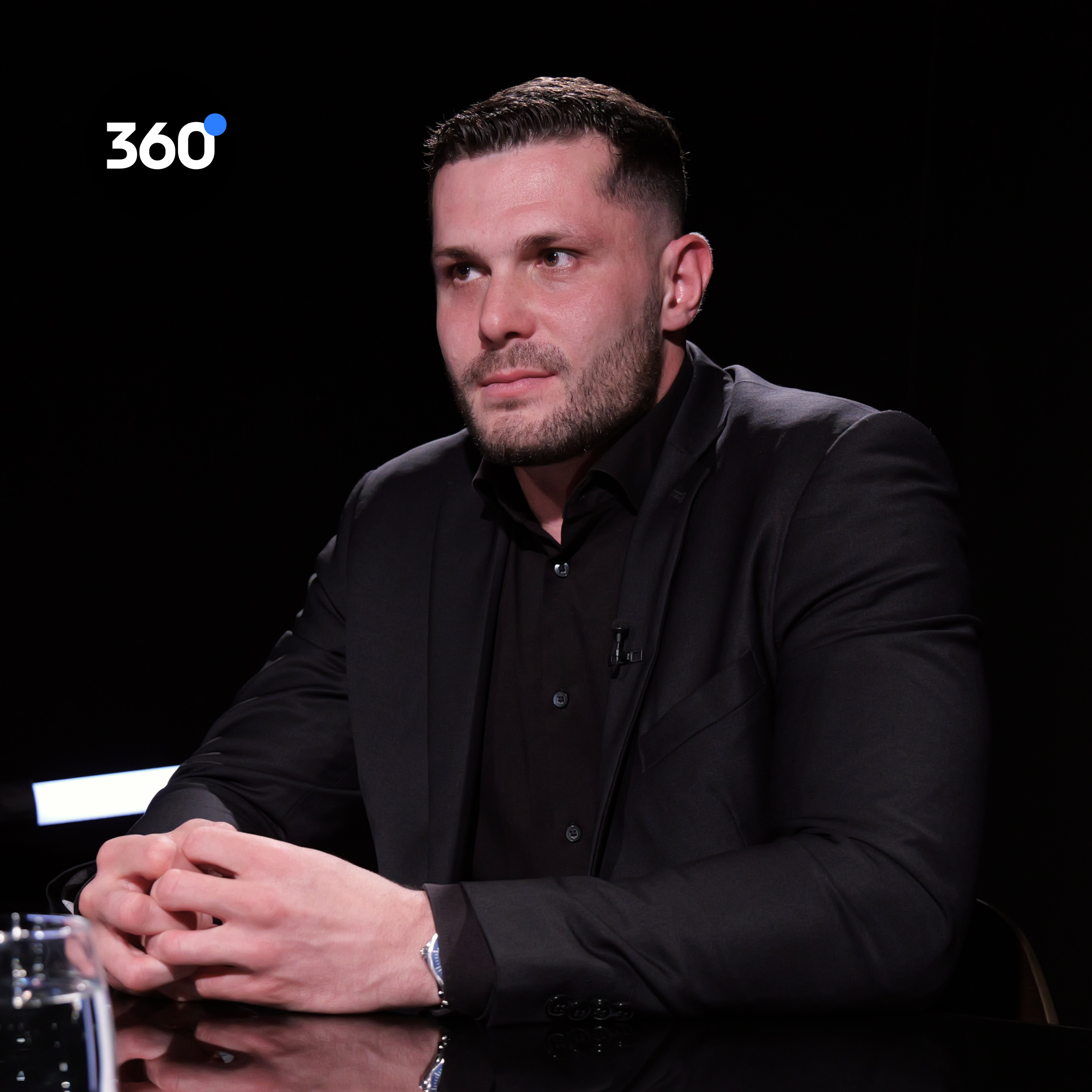 R. Glück: "Urobiť vyhlásenie o odmietnutí bojovať so zbraňou v ruke bola chyba" episode artwork