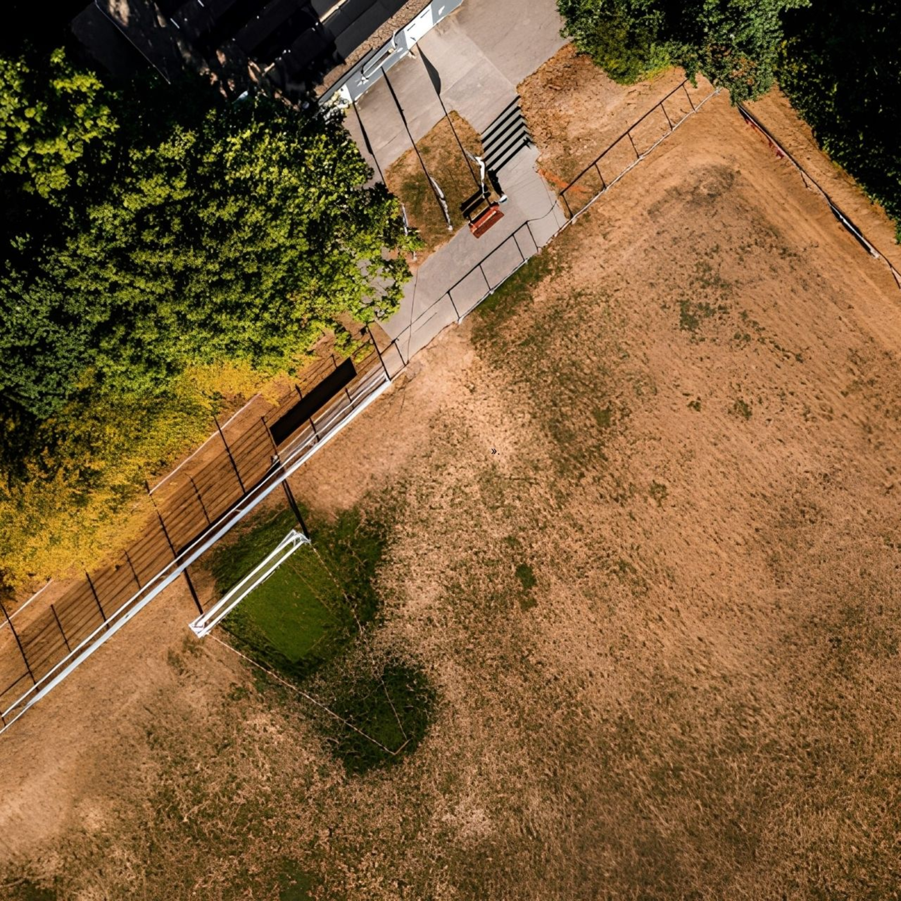 Inondations, sécheresse et chaleurs : l'impact du climat sur les infrastructures de football en France episode artwork