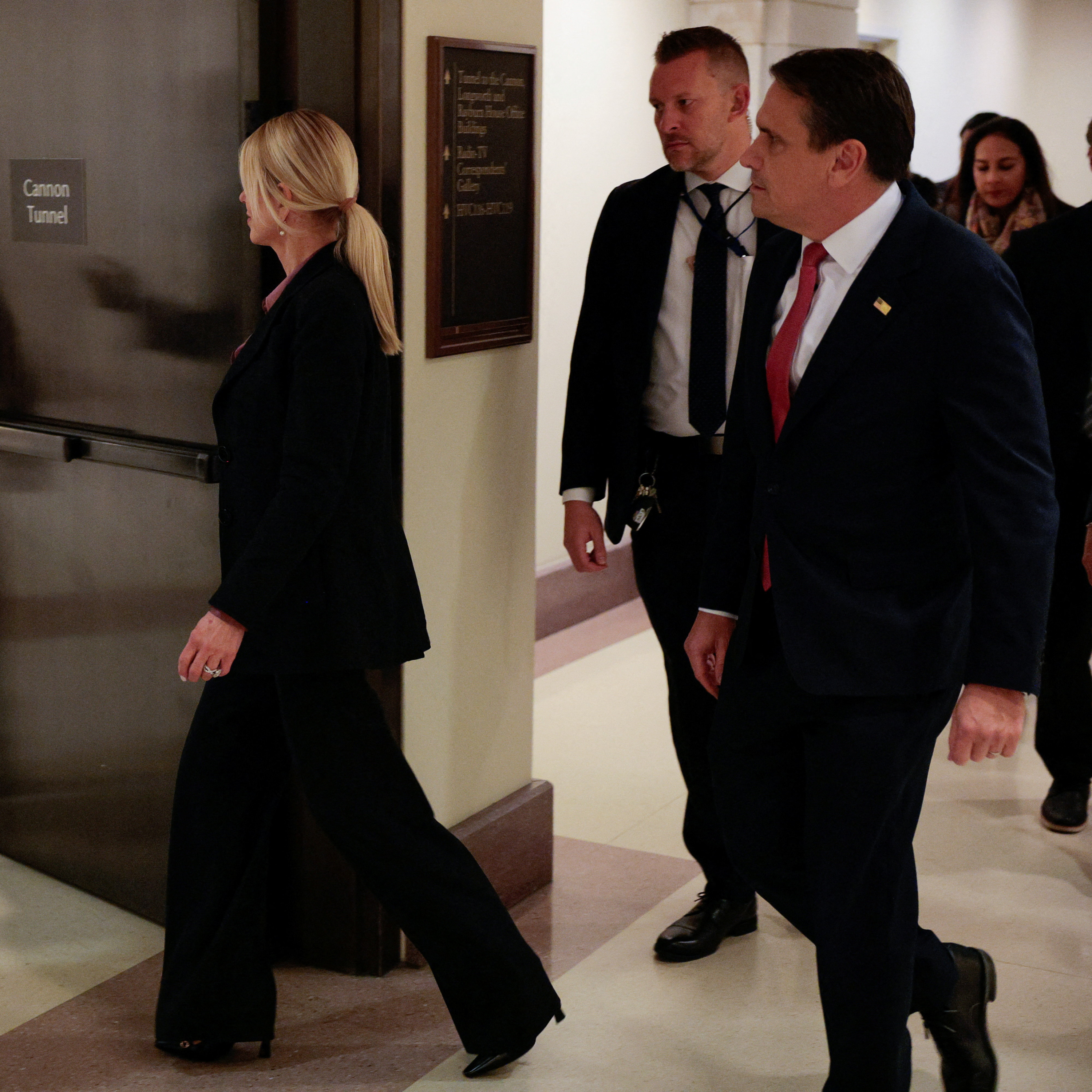 🎬 Скрытая борьба за власть: что происходит за фасадом политики США episode artwork
