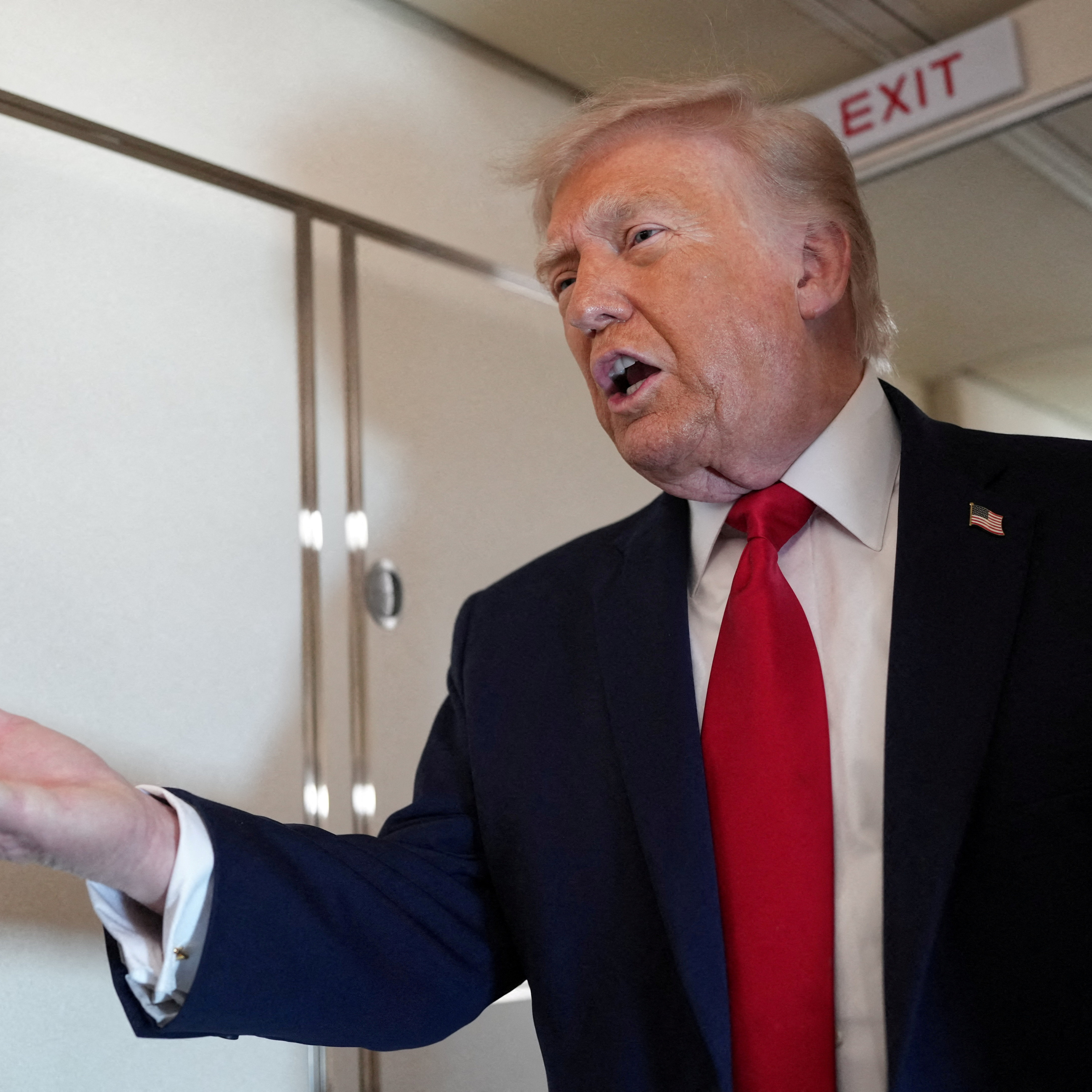 🚨 Пресс-брифинг Трампа в Висконсине перед большим выступлением перед фермерами episode artwork