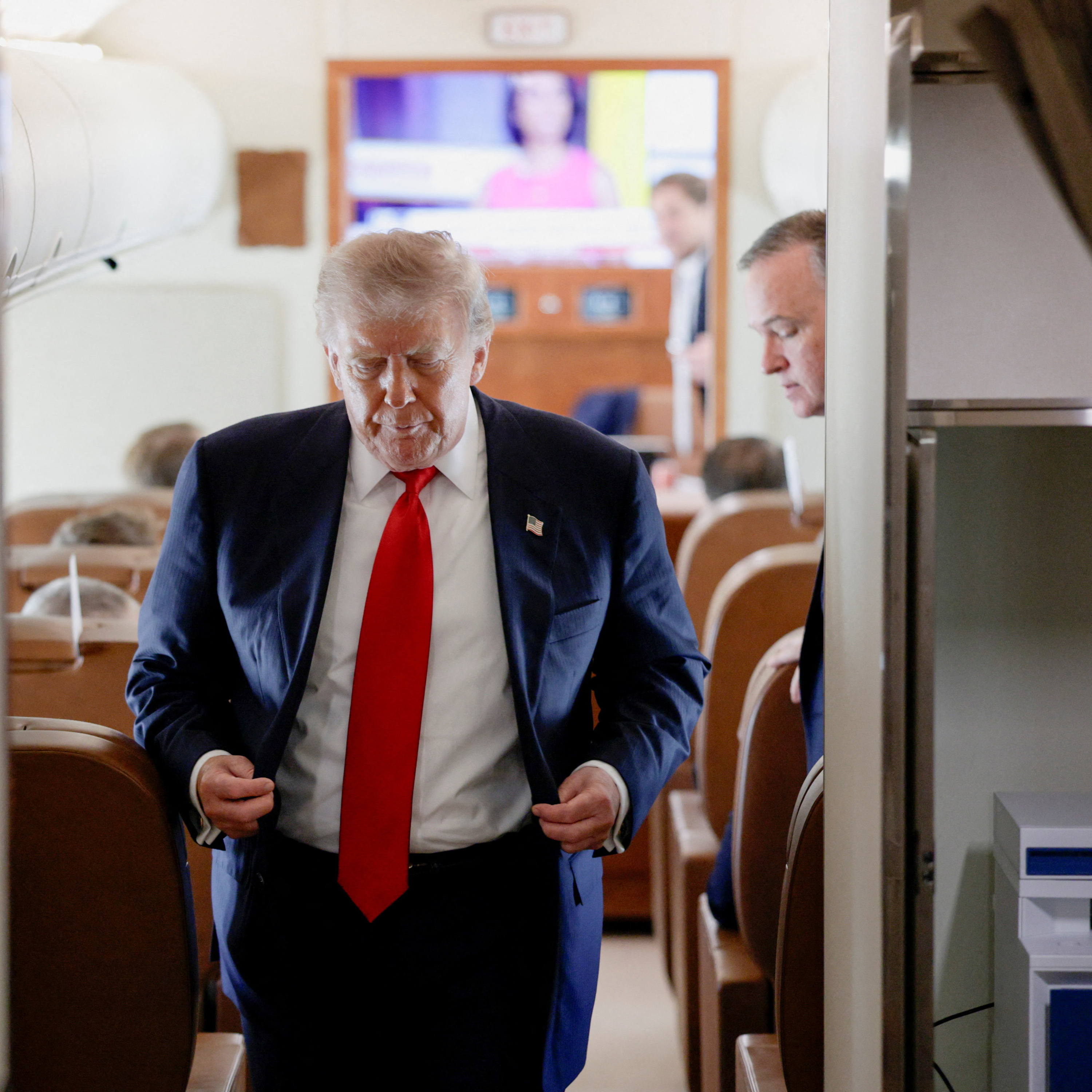🔴 ТРАМП ПРЕСС БРИФИНГ НА БОРТУ AIR FORCE ONE episode artwork