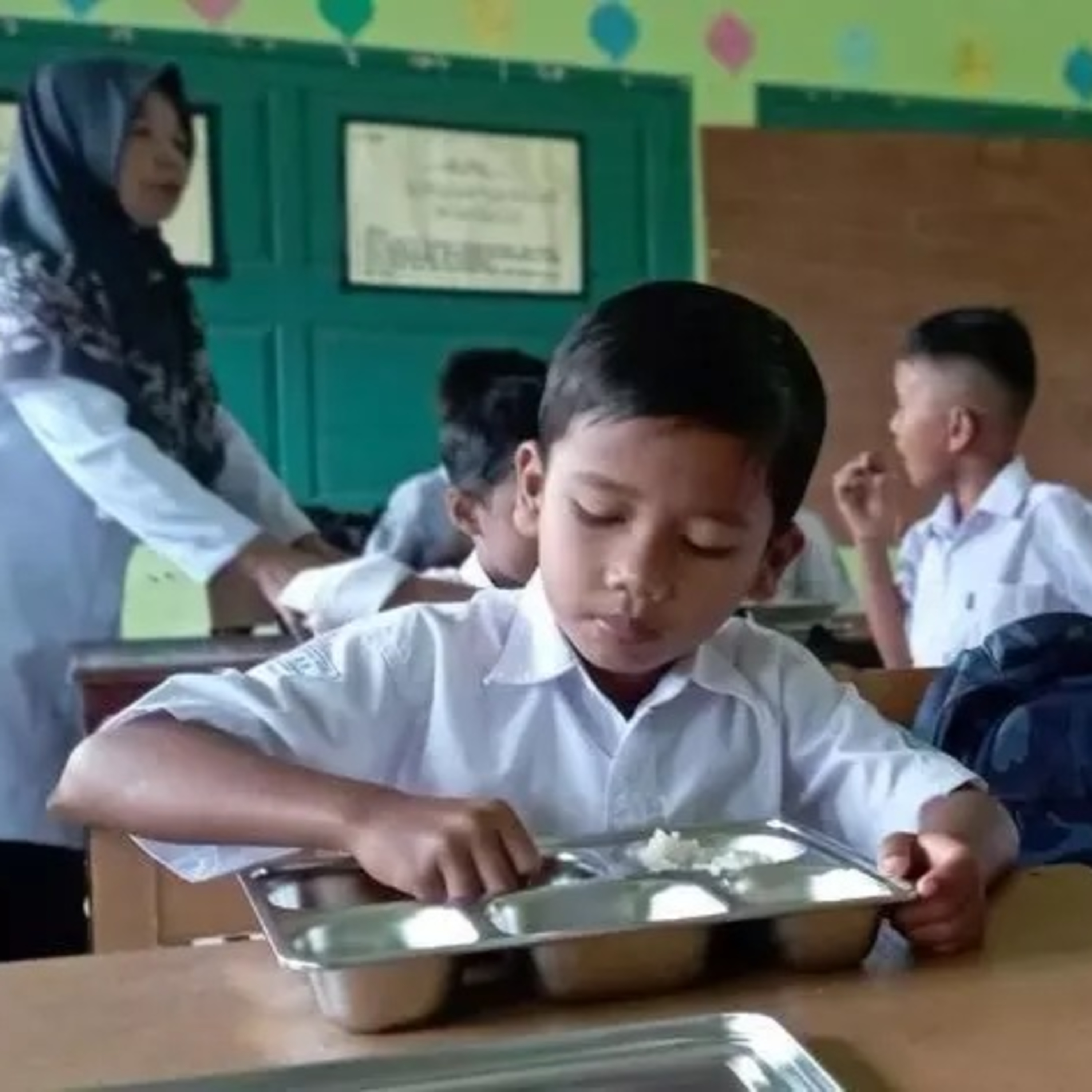 MBG Watch: Ganti Kepala BGN Tak Cukup, Program MBG Perlu Dievaluasi?