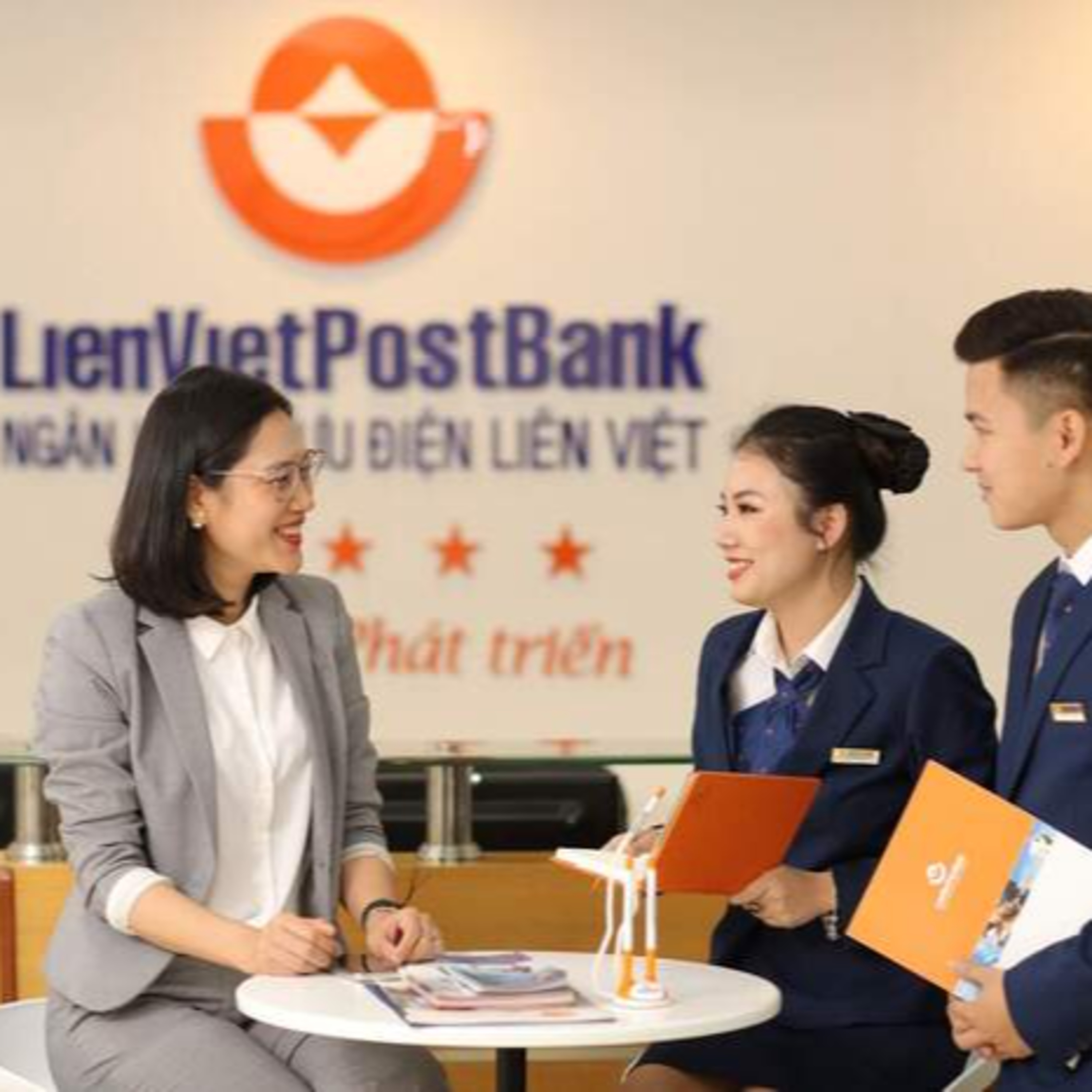30 mau dong phuc lien viet post bank lich su chuyen nghiep episode artwork