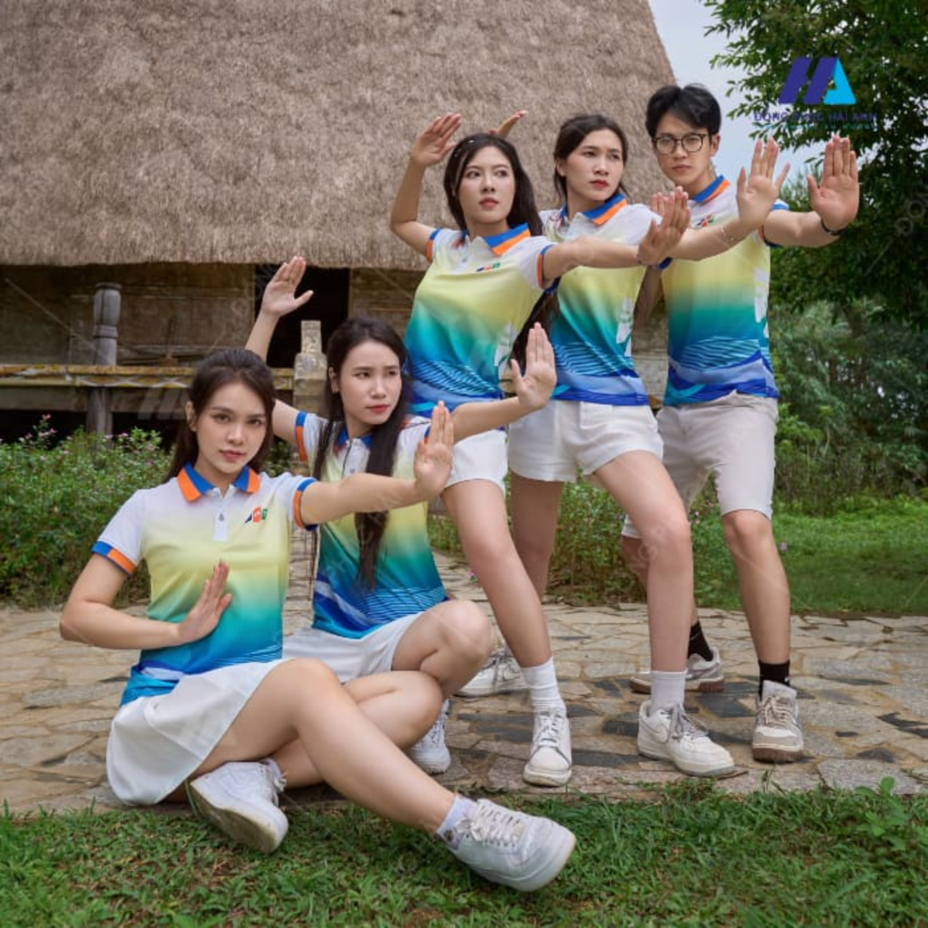 mau ao phong nhom di bien mau xanh duong phoi co det cam episode artwork