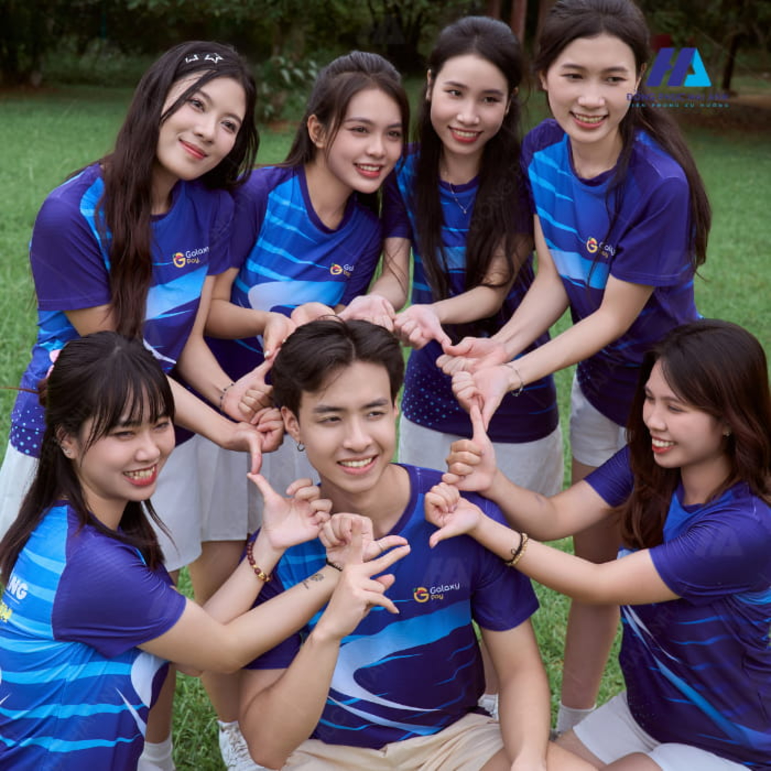 mau ao phong nhom di bien mau xanh duong phoi xanh da troi episode artwork