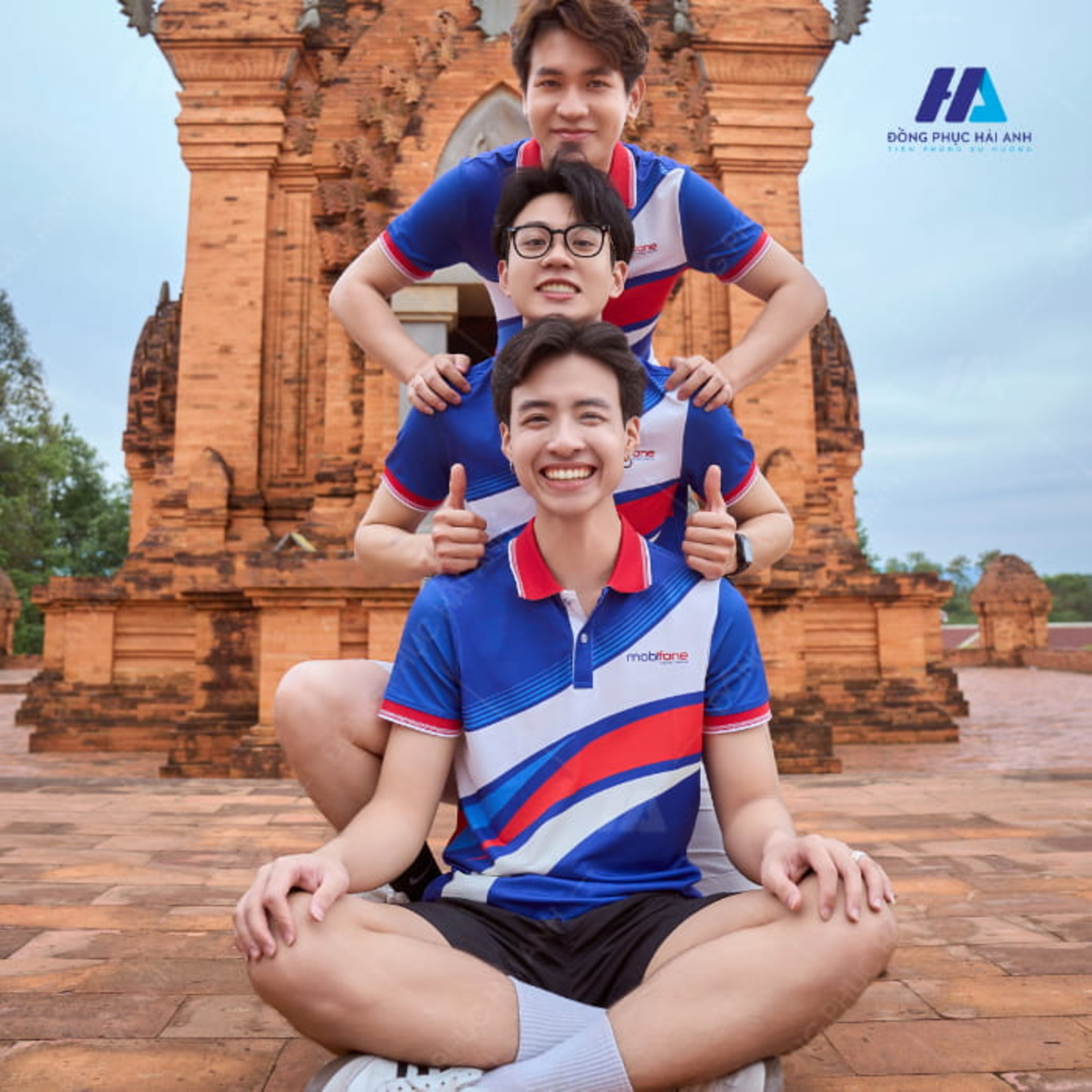 mau ao phong nhom di bien mau xanh duong phoi do episode artwork