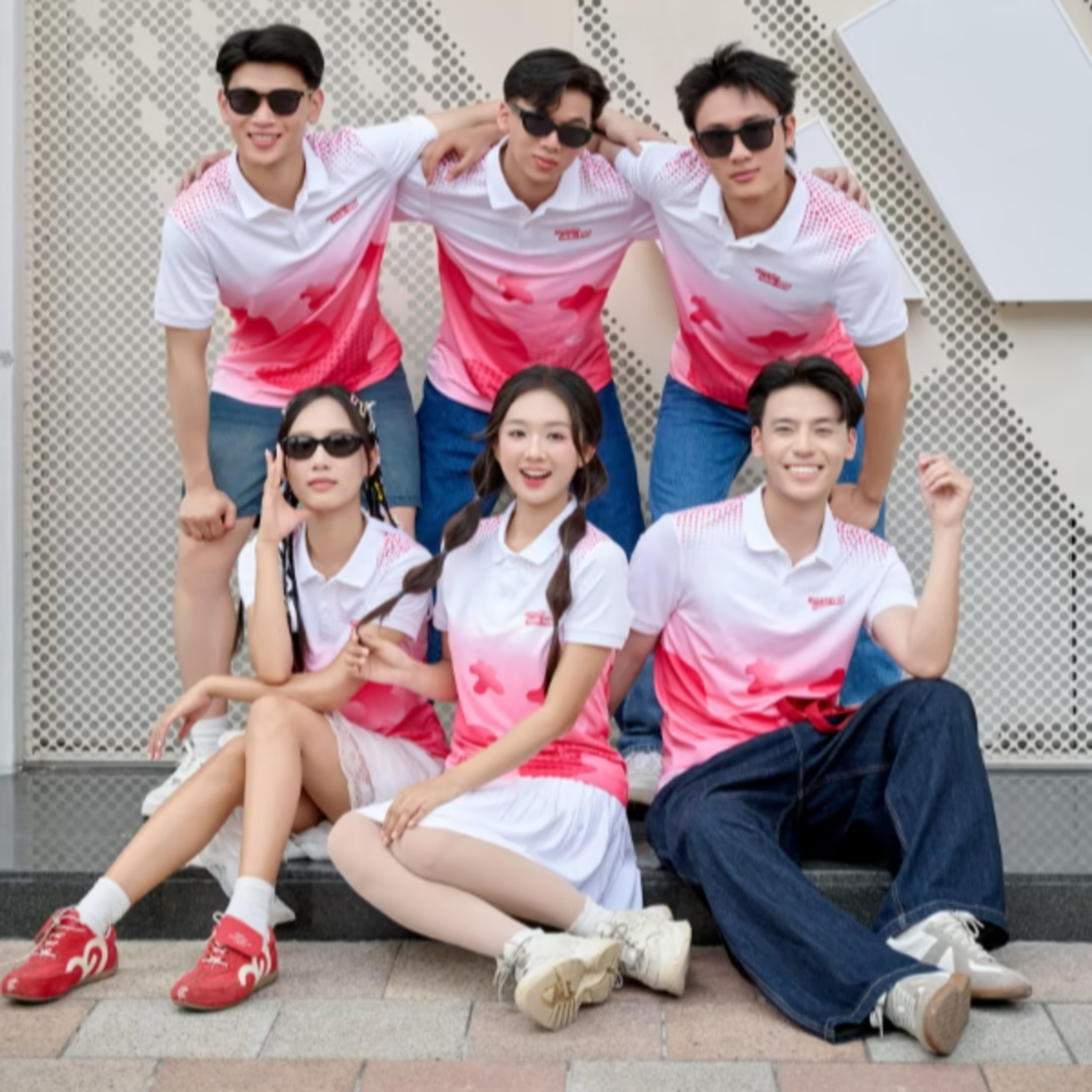 ao dong phuc team building mau hong phoi trang episode artwork